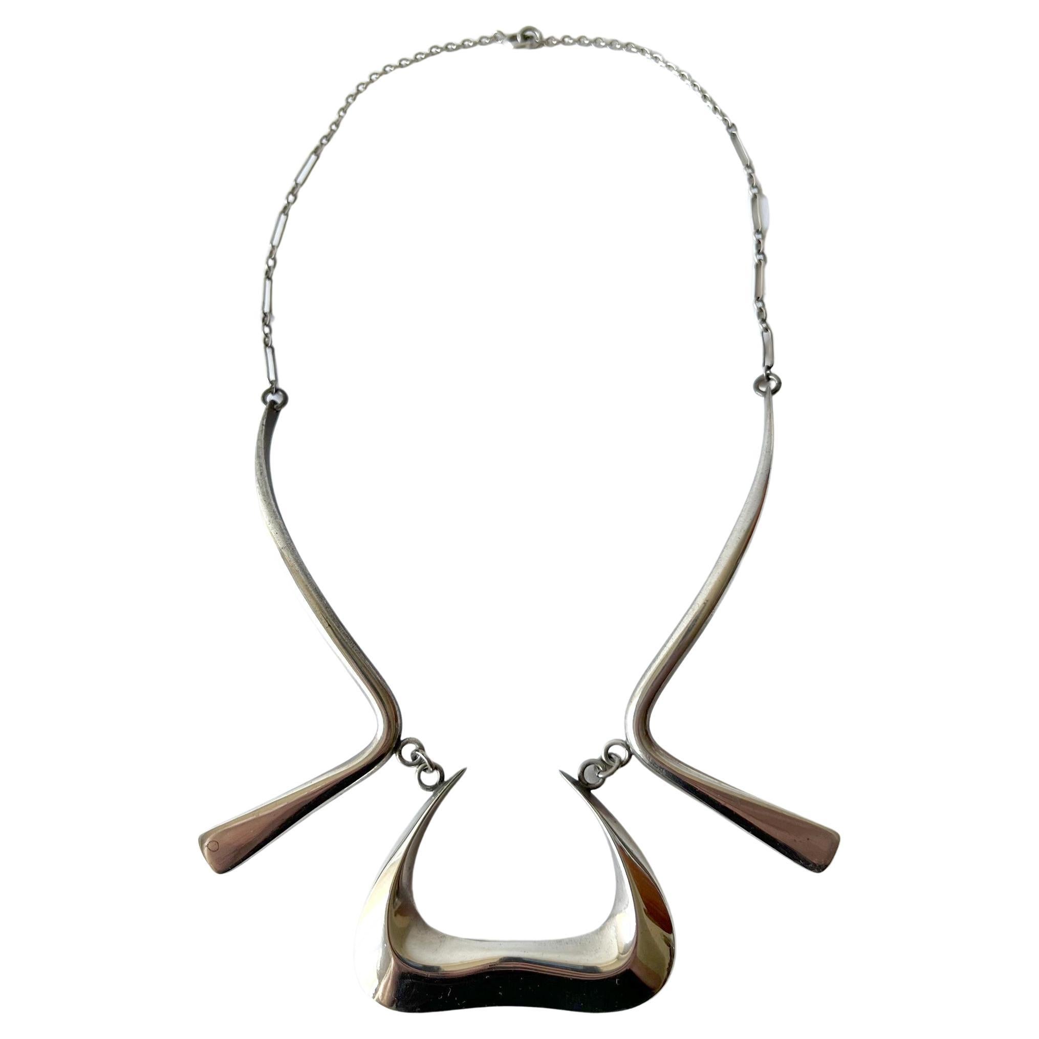 Irvin and Bonnie Burkee Sterling Silver American Modernist Necklace (Collier moderniste américain en argent) Pour femmes en vente