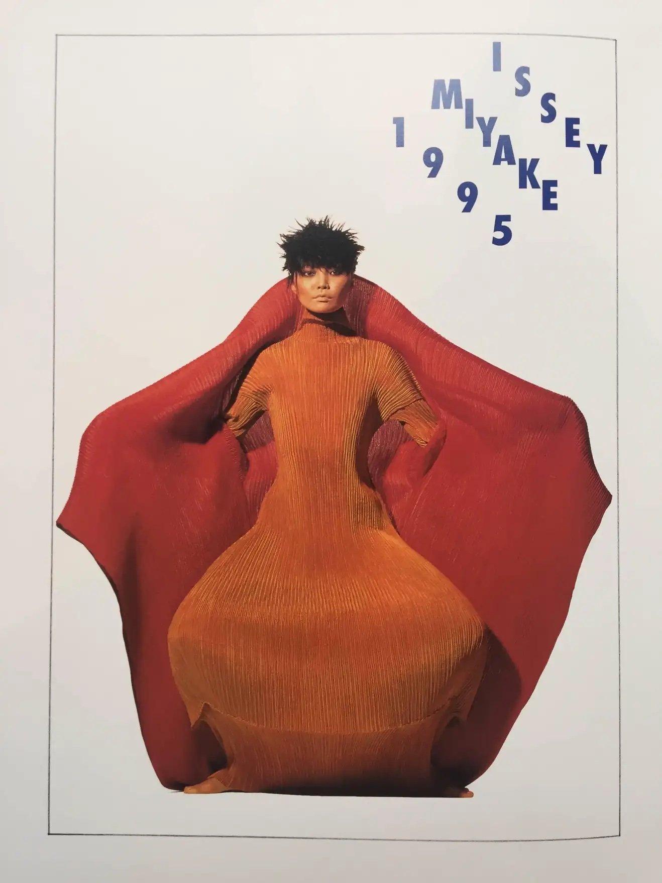 Irving Penn Regards the Work of Issey Miyake - 1st Edition, Johnathan Cape, 1999 In Good Condition For Sale In London, GB