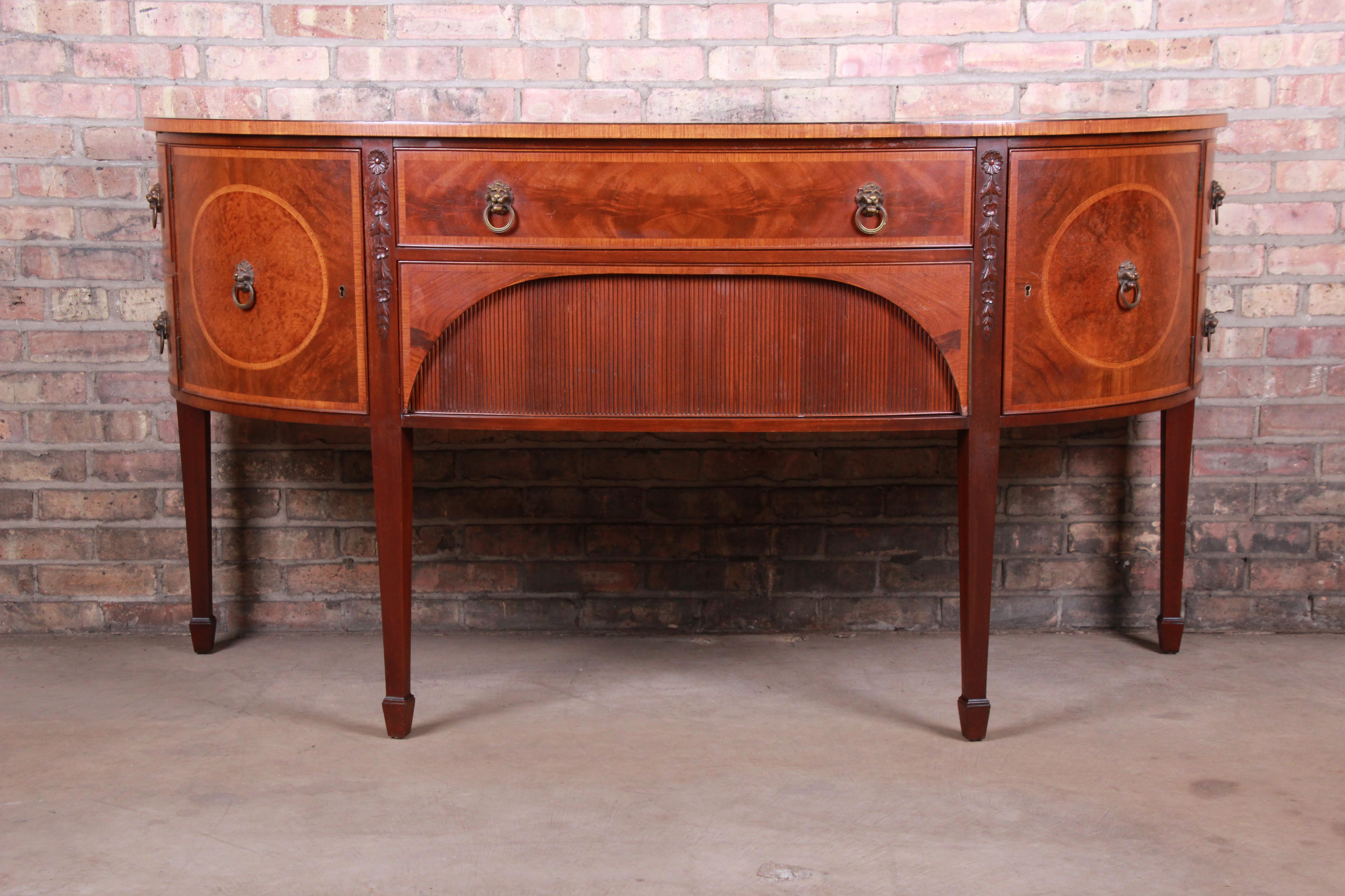 A gorgeous Federal style sideboard buffet

By Robert W. Irwin Co.

USA, circa 1950

Flame mahogany, with original lion head brass ring hardware.

Measures: 68