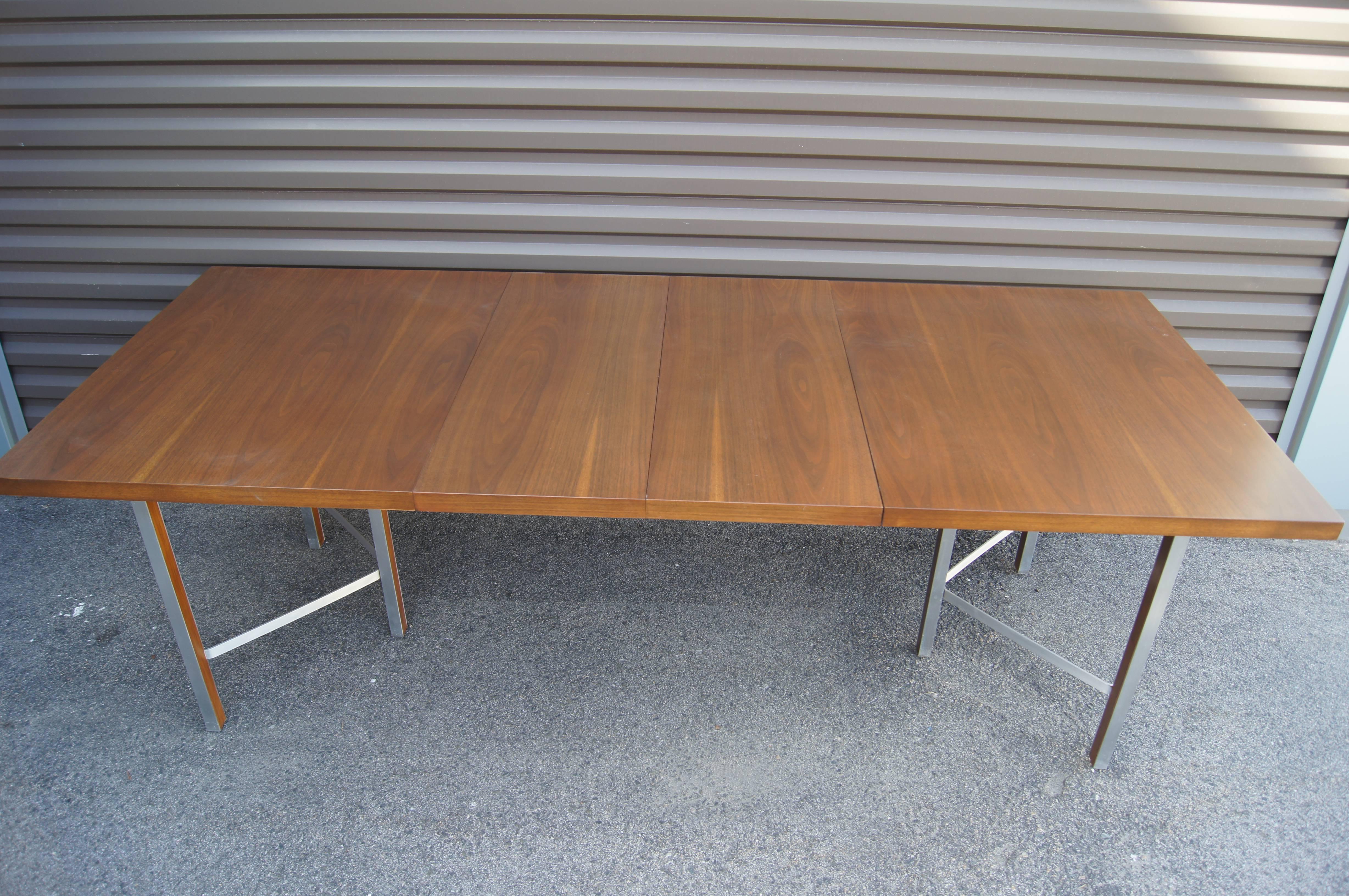 Irwin Group Walnut Dining Table by Paul McCobb for Calvin In Good Condition For Sale In Dorchester, MA