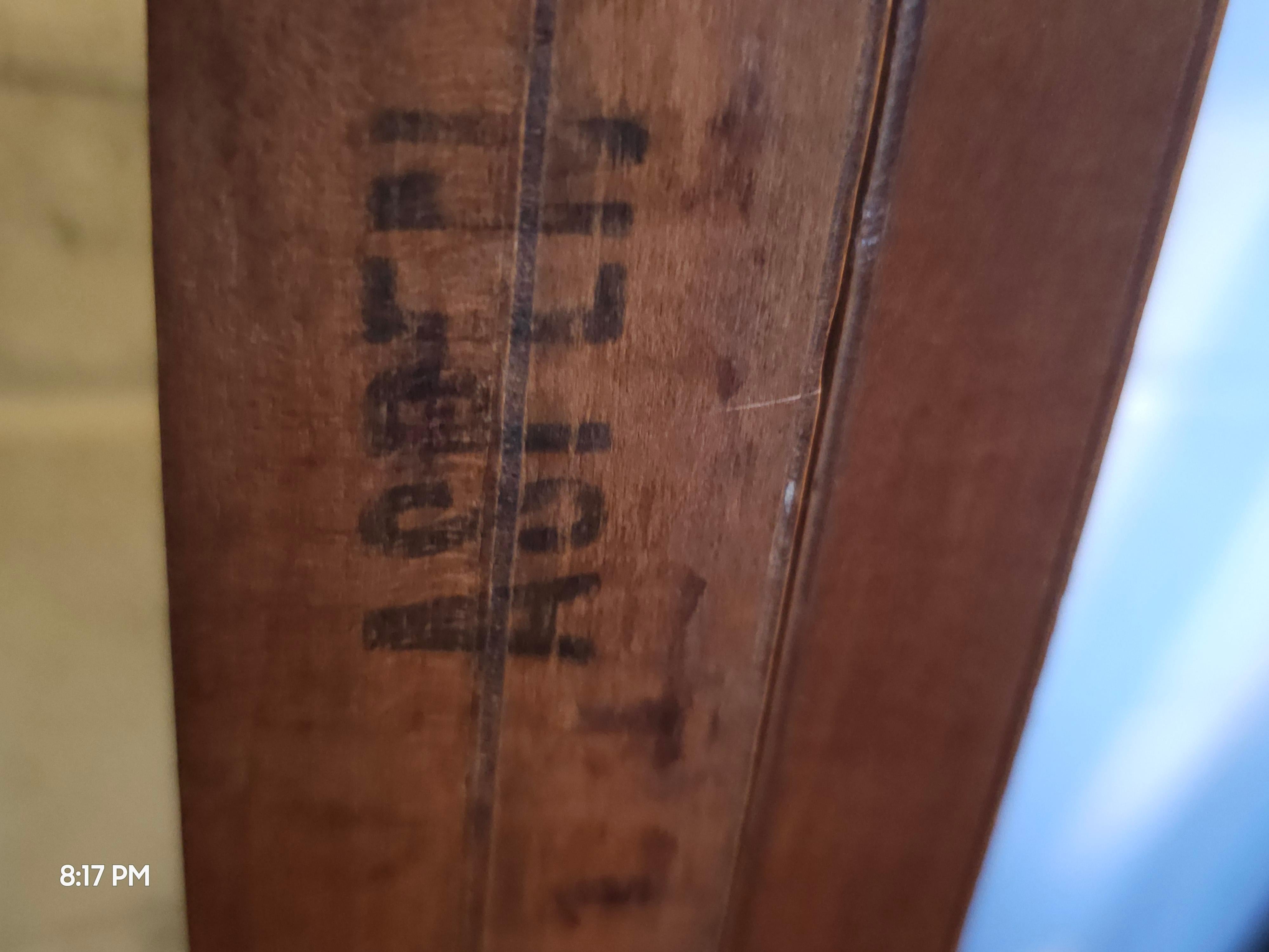 Irwing Französisch Louis XVI Stil Burl Walnuss volle Größe Bettgestell im Angebot 1