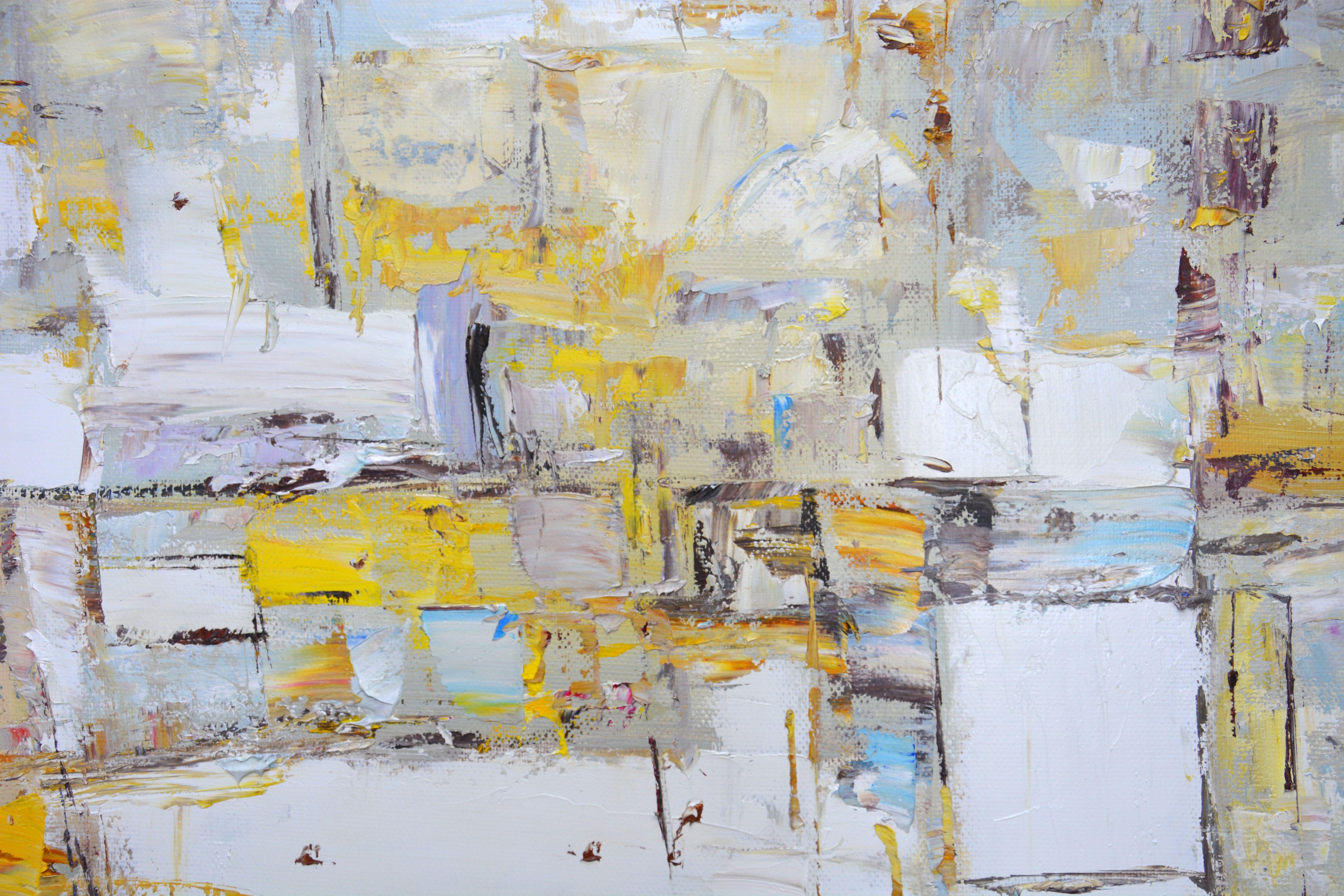 Pittura astratta. I colori chiari di giallo, grigio e bianco, di una certa forma, sparsi sulla tela con una spatola, si mescolano vigorosamente sulla tavolozza. Dipingere è un modo per mostrare le meraviglie dei diversi lati dell'esistenza,