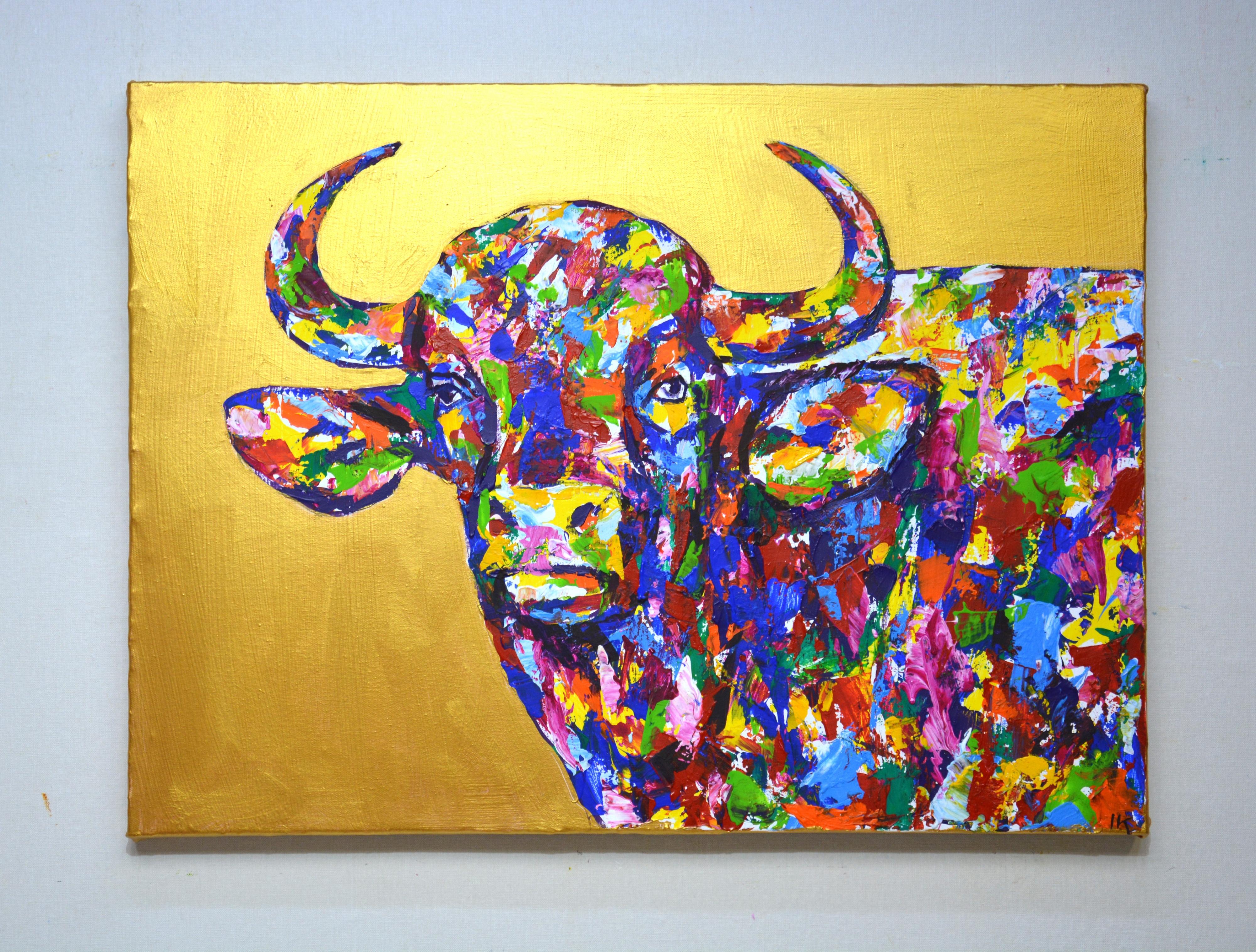 Stier auf Gold 2 - Pop Art Buntes Interieur Tiermalerei – Painting von Iryna Kastsova