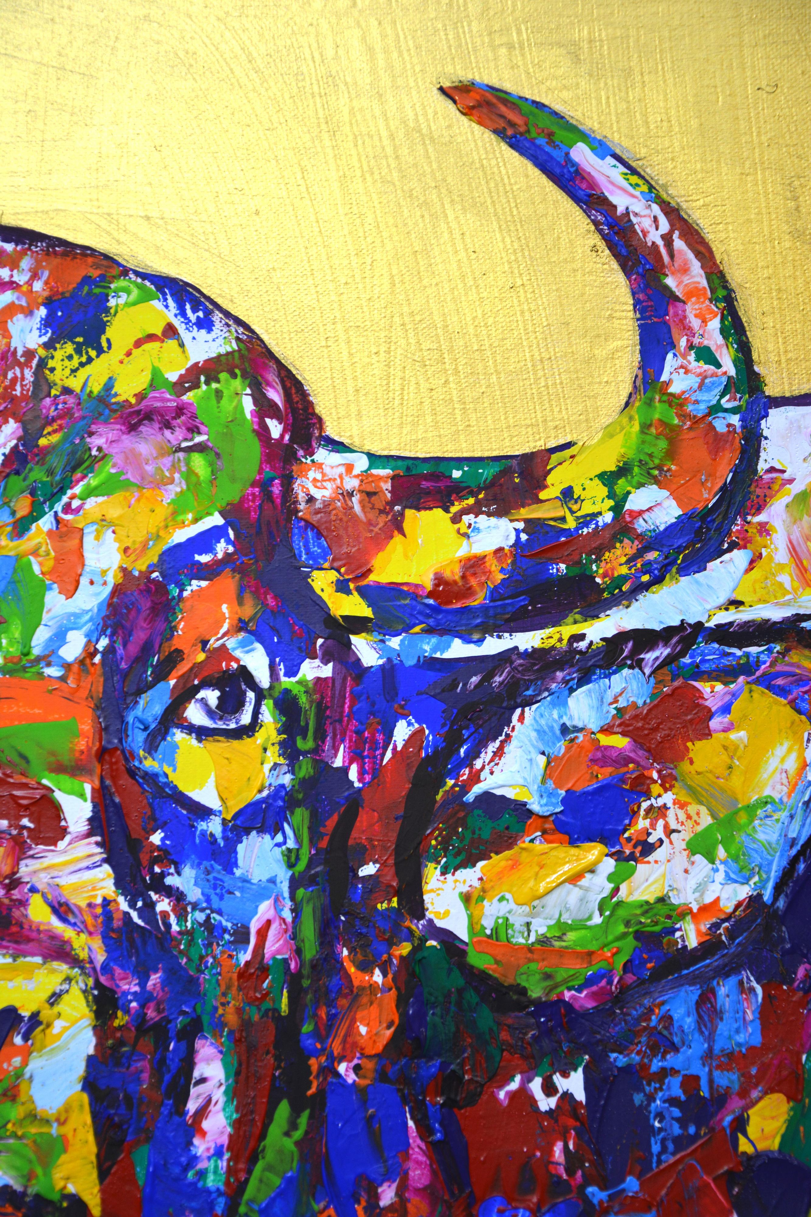 Stier auf Gold 2 - Pop Art Buntes Interieur Tiermalerei im Angebot 3