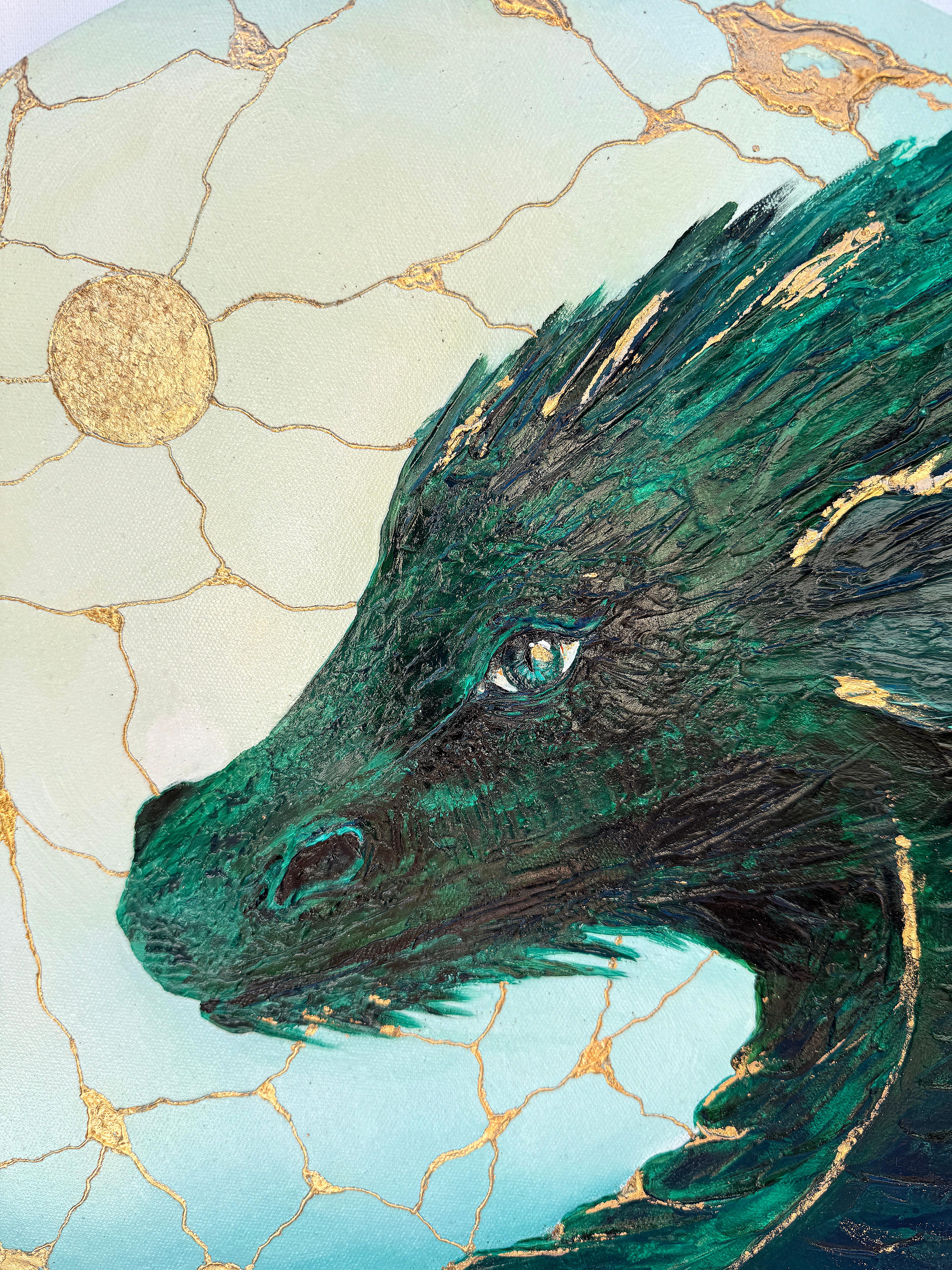 Während ich dich schuf, wurden wir Freunde. Ihr einfühlsamer, freundlicher Blick gibt Ruhe und das Gefühl, dass alles gut wird.
Der Grüne Drache scheint mit einem durchdringenden und doch sanften Blick lebendig zu werden, der eine Welt der Weisheit