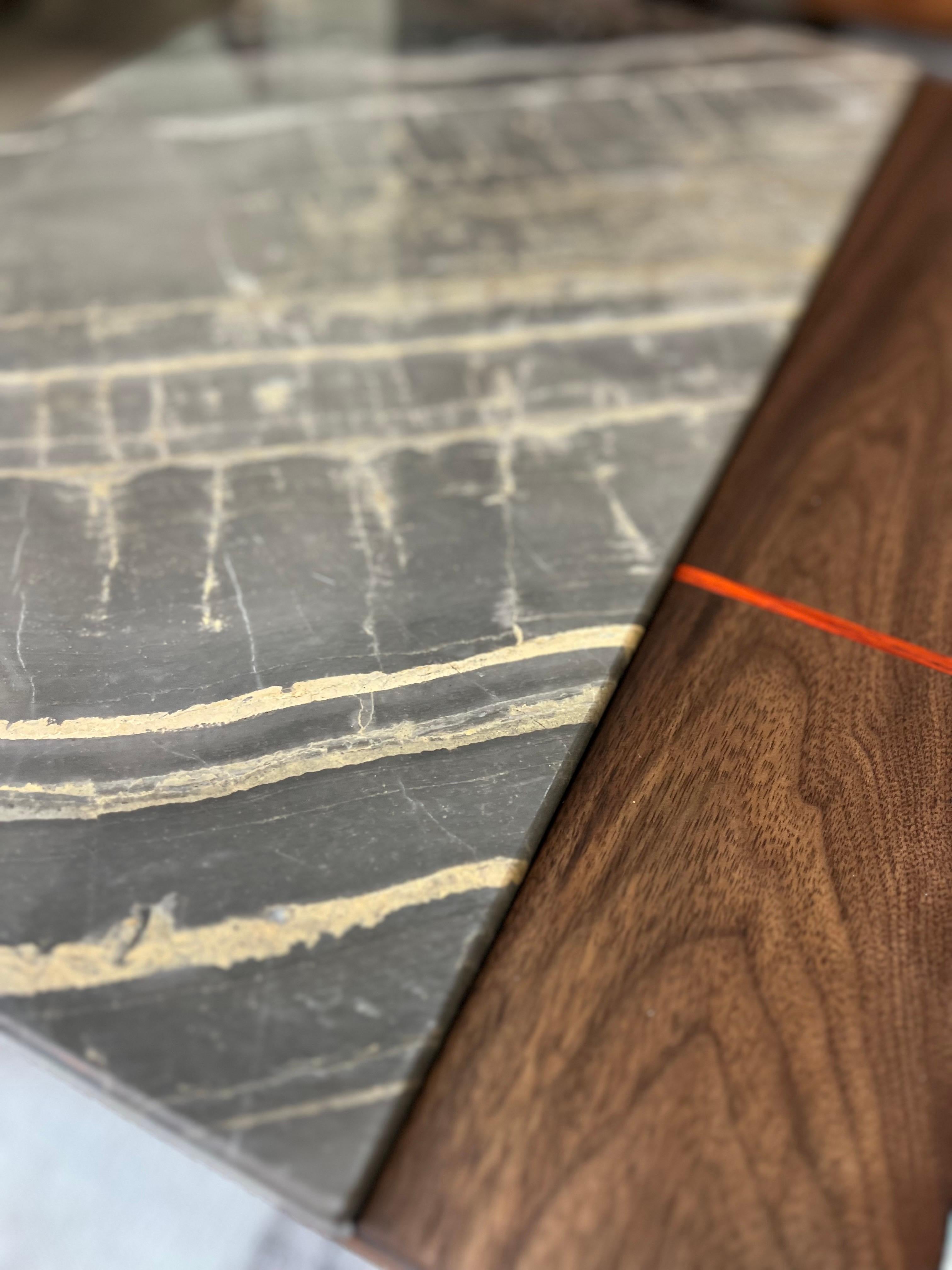 iS-v6 Table basse en quartzite et noyer massif en vente 2