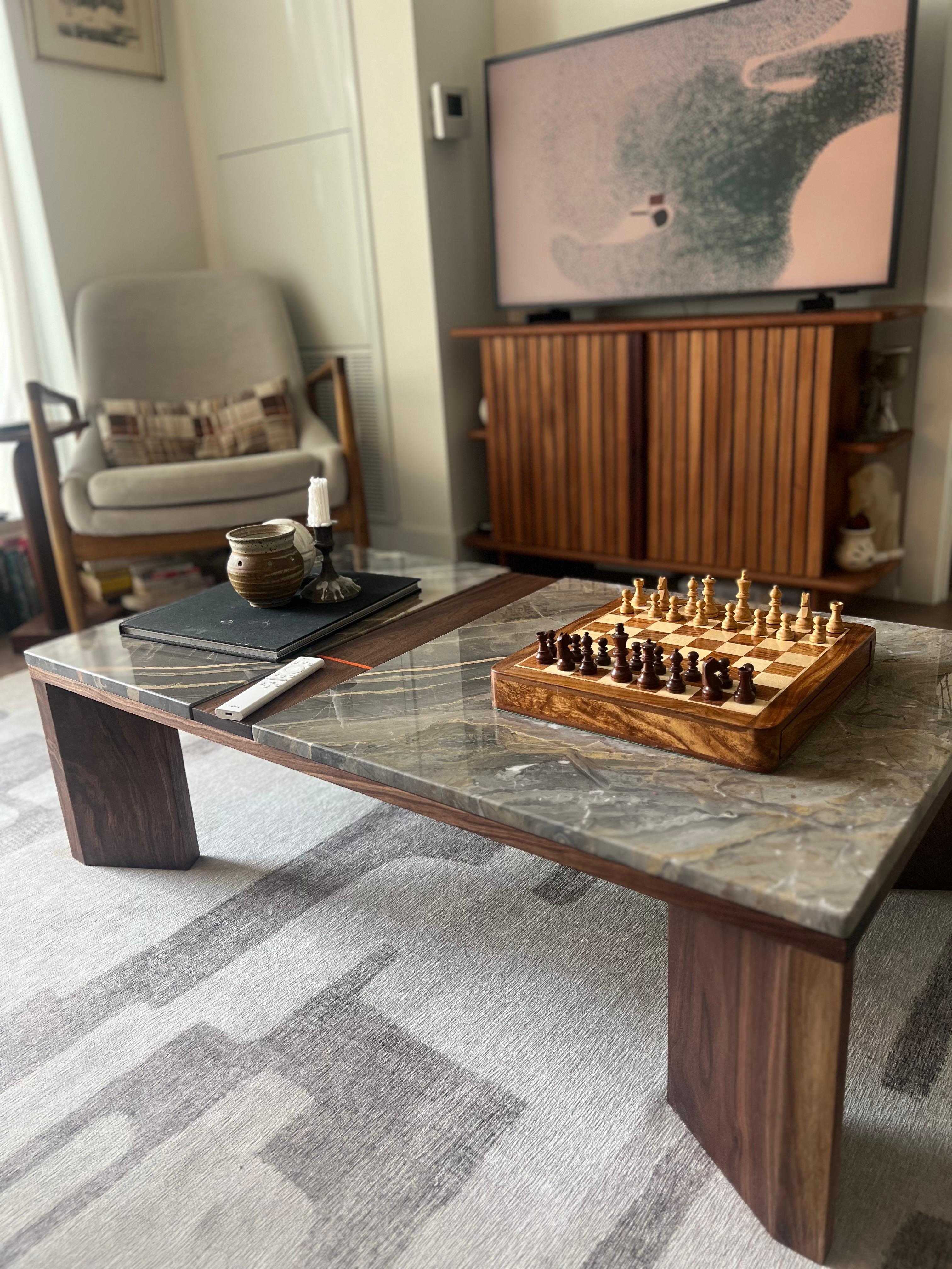 iS-v6 Table basse en quartzite et noyer massif en vente 3