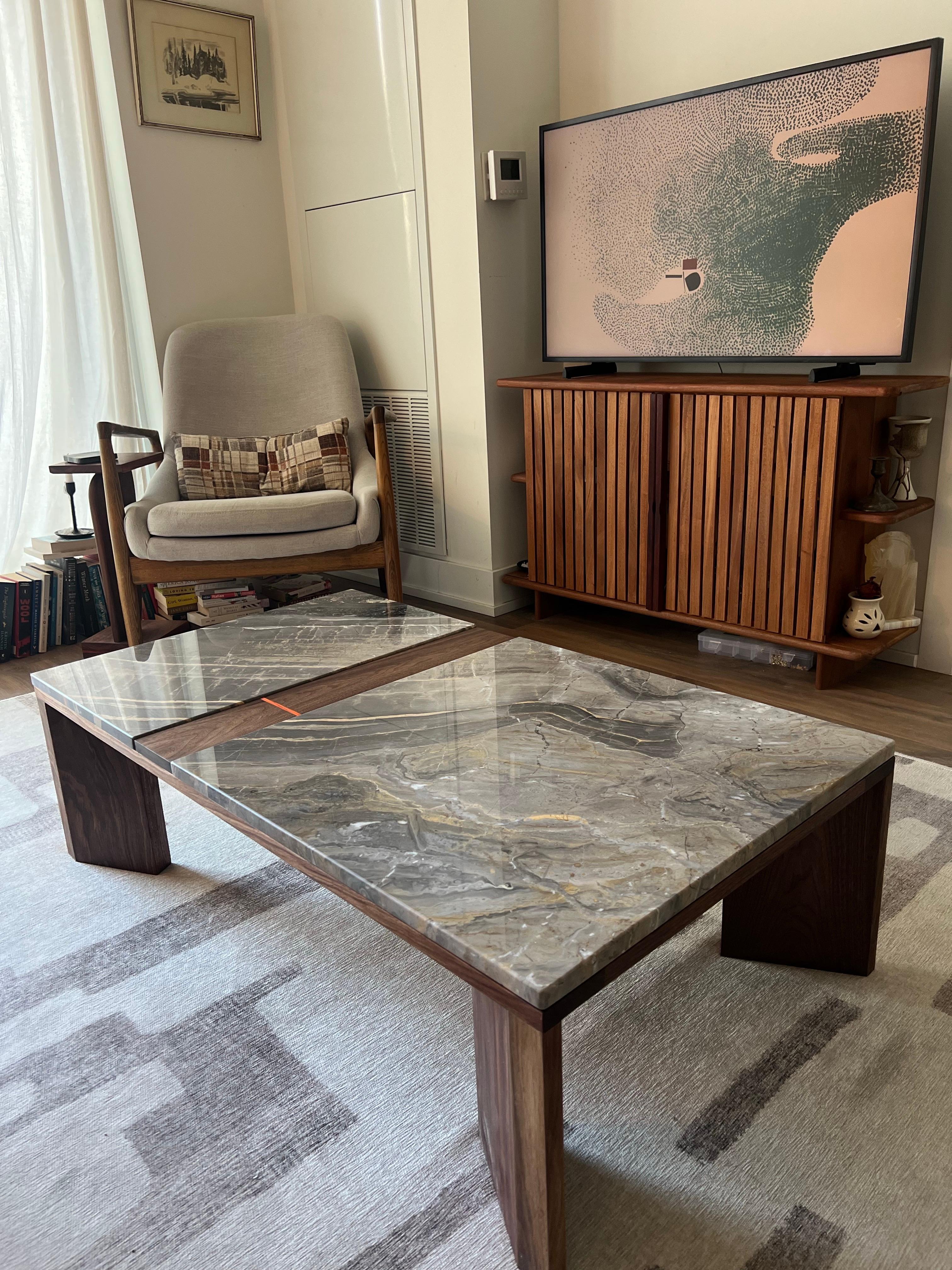 Canadien iS-v6 Table basse en quartzite et noyer massif en vente