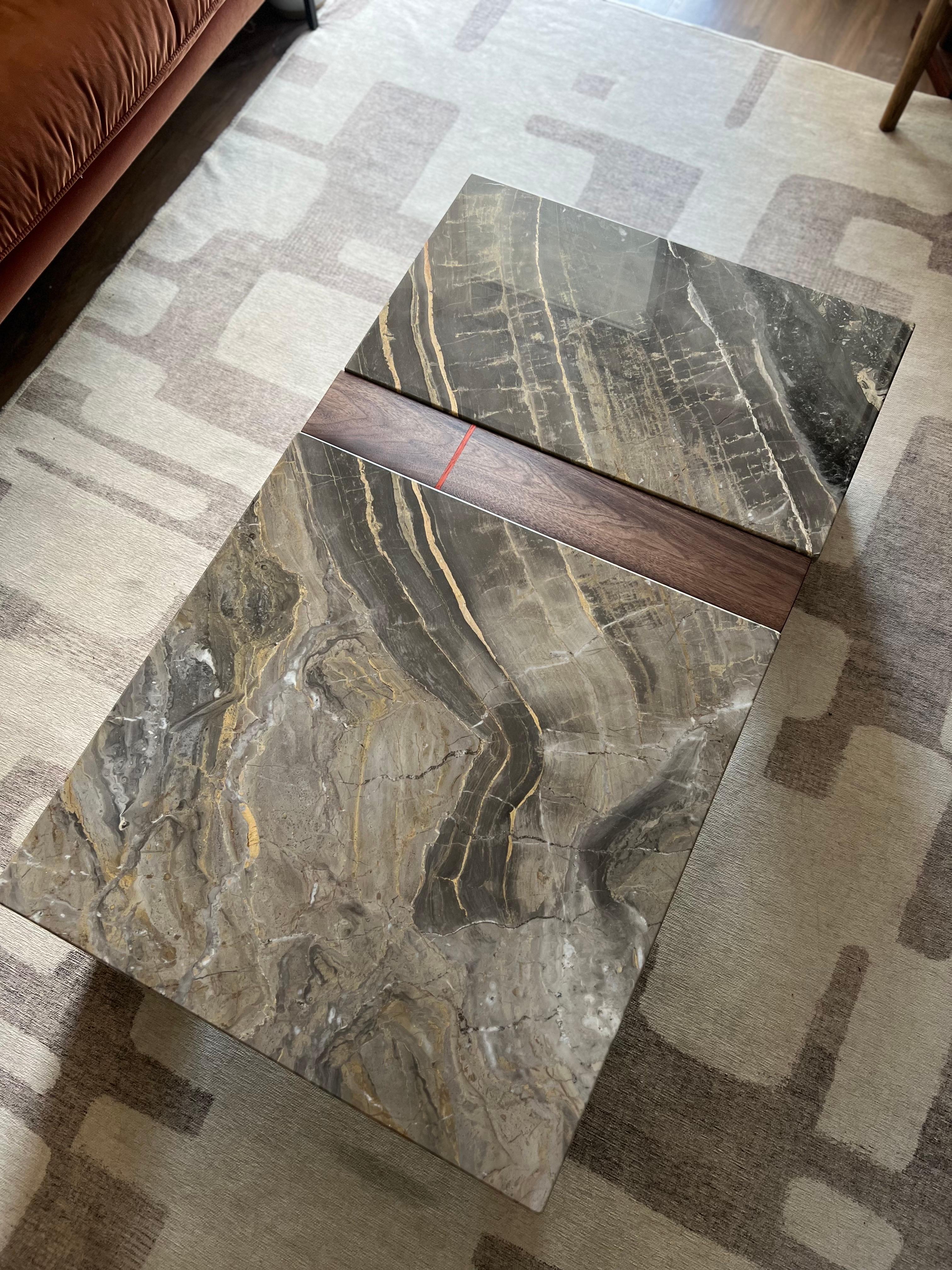 XXIe siècle et contemporain iS-v6 Table basse en quartzite et noyer massif en vente