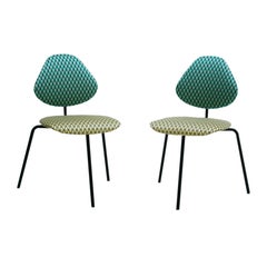 Isa Beramo Coppia di sedie italiane di metà secolo in metallo laccato nero e raso di cotone