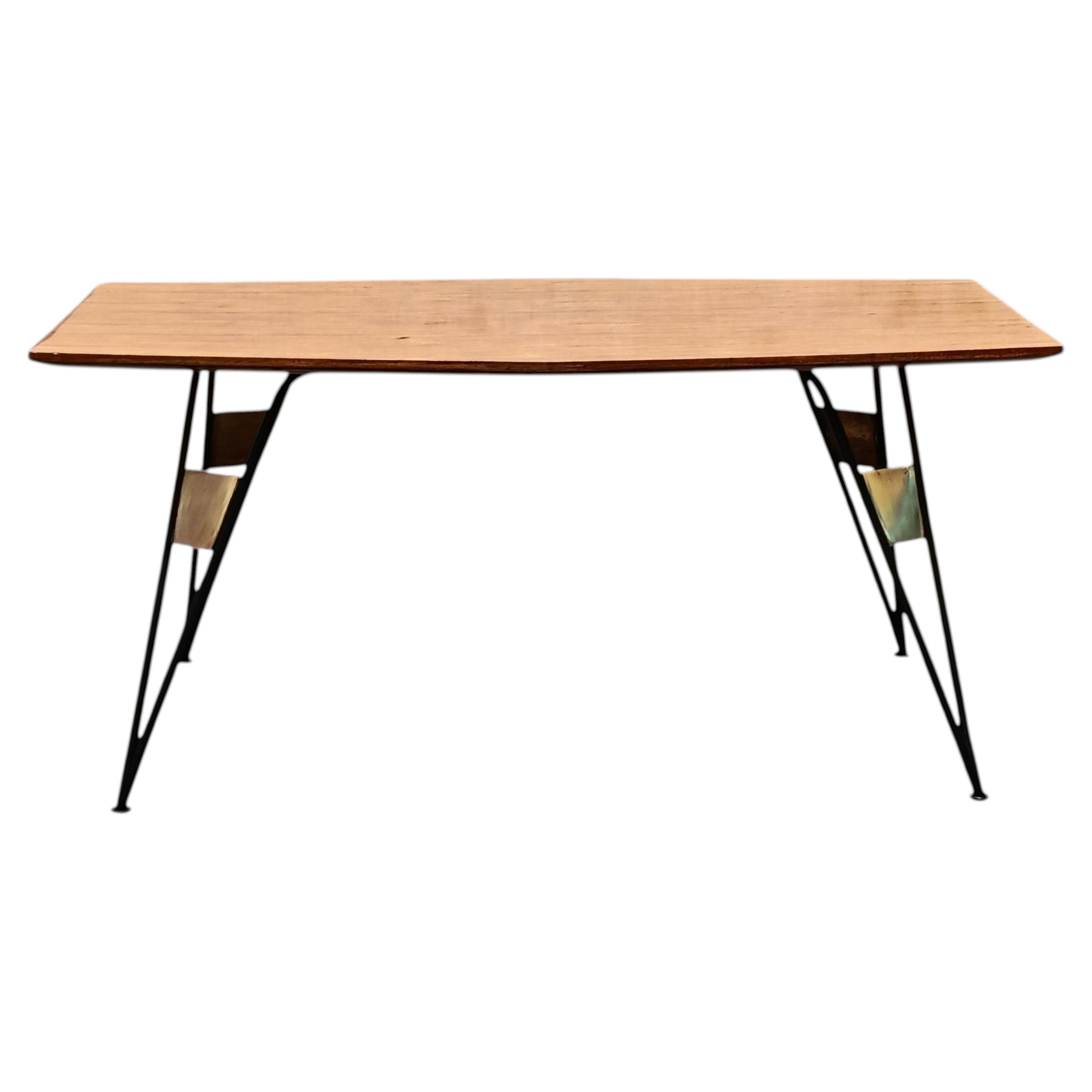 ISA Bergame Attrib. Table basse en bois avec plateau profilé, Italie, années 1950 en vente