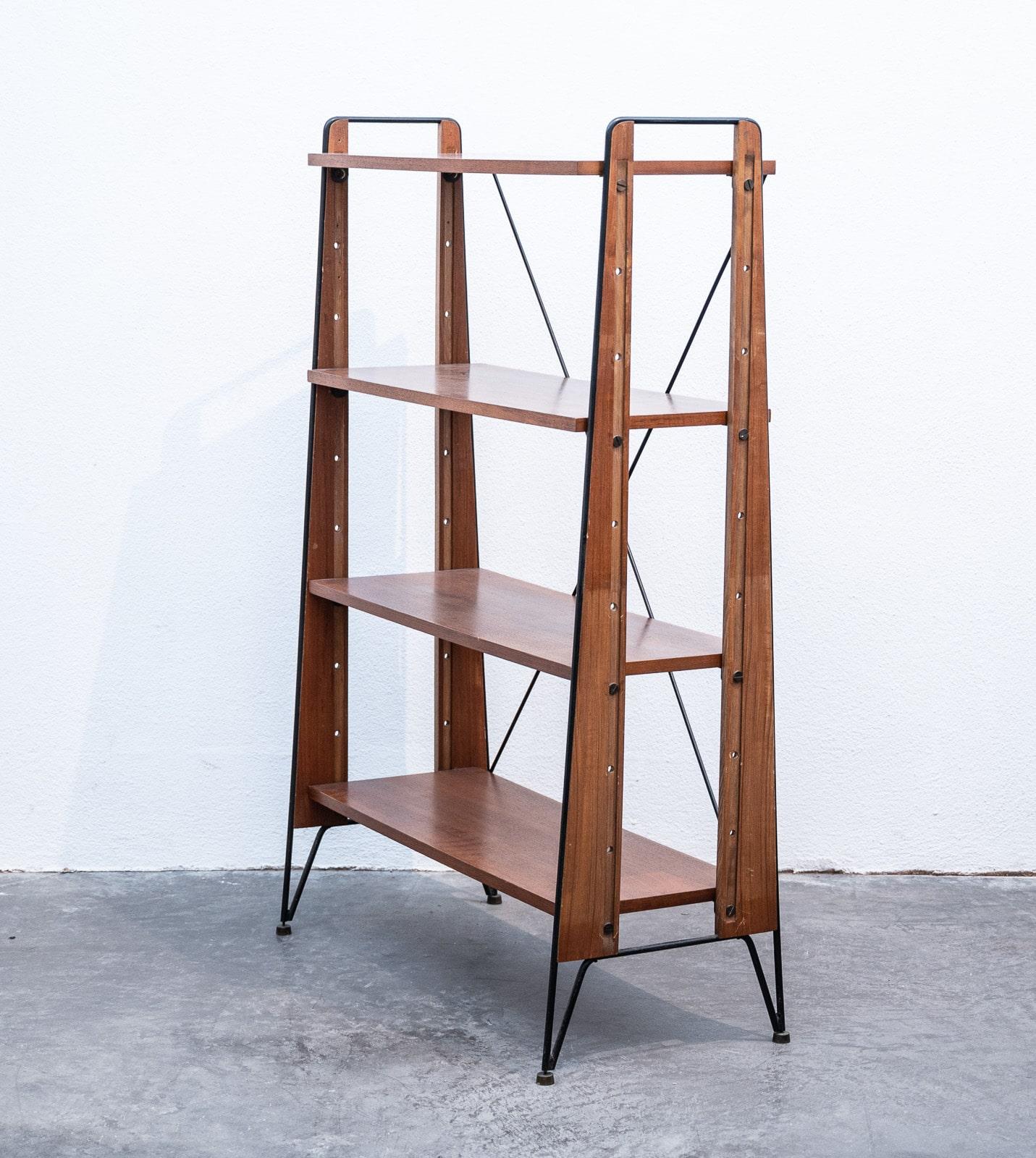 ISA Bergamo Attributed Etagere In Good Condition For Sale In Henley-on Thames, Oxfordshire