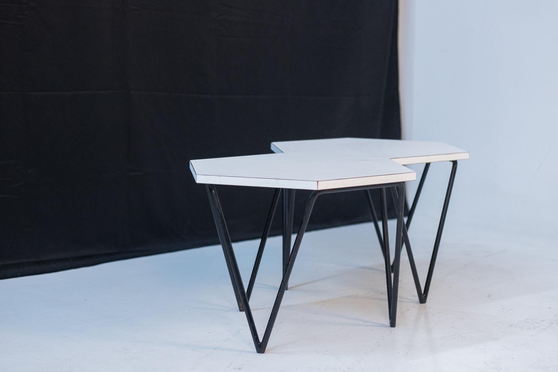 Pair of coffee table of the Isa Bergamo manufacture design Gio Ponti 50s. Hexagonal wooden shelf top with black painted iron feet. The coffee tables have a very elegant and resistant black iron-metal frame. The supporting legs are 3 and consist of