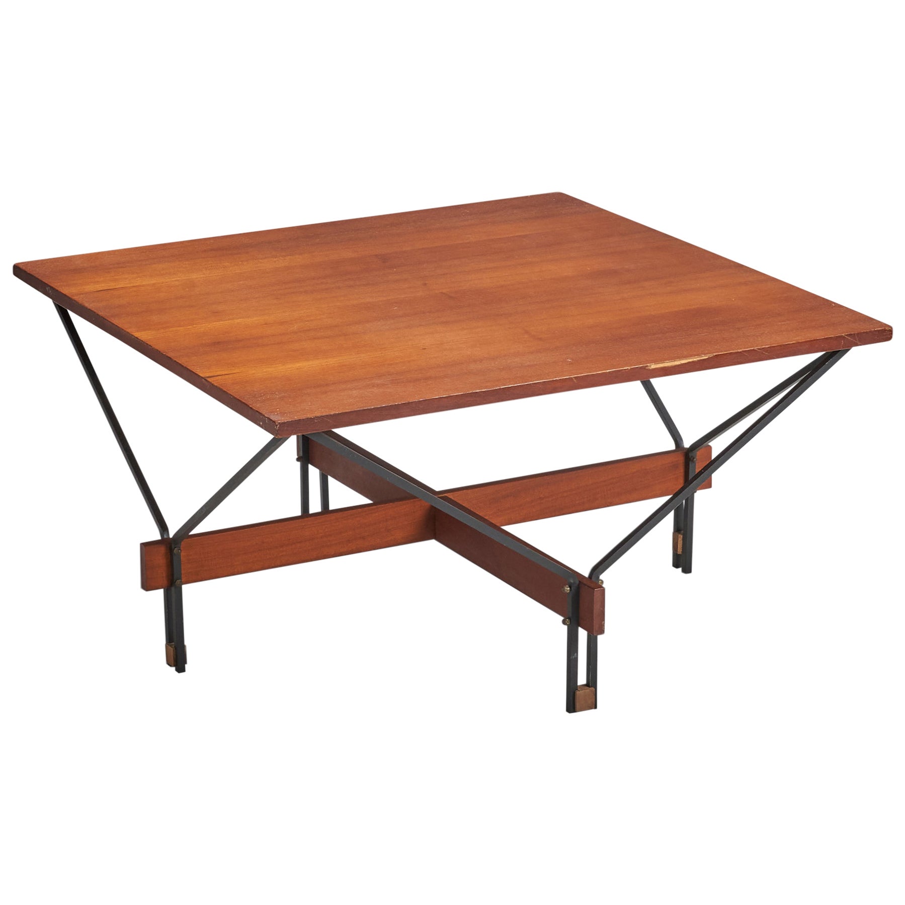 Table basse ISA Bergamo, noyer, métal, Italie, années 1950 en vente