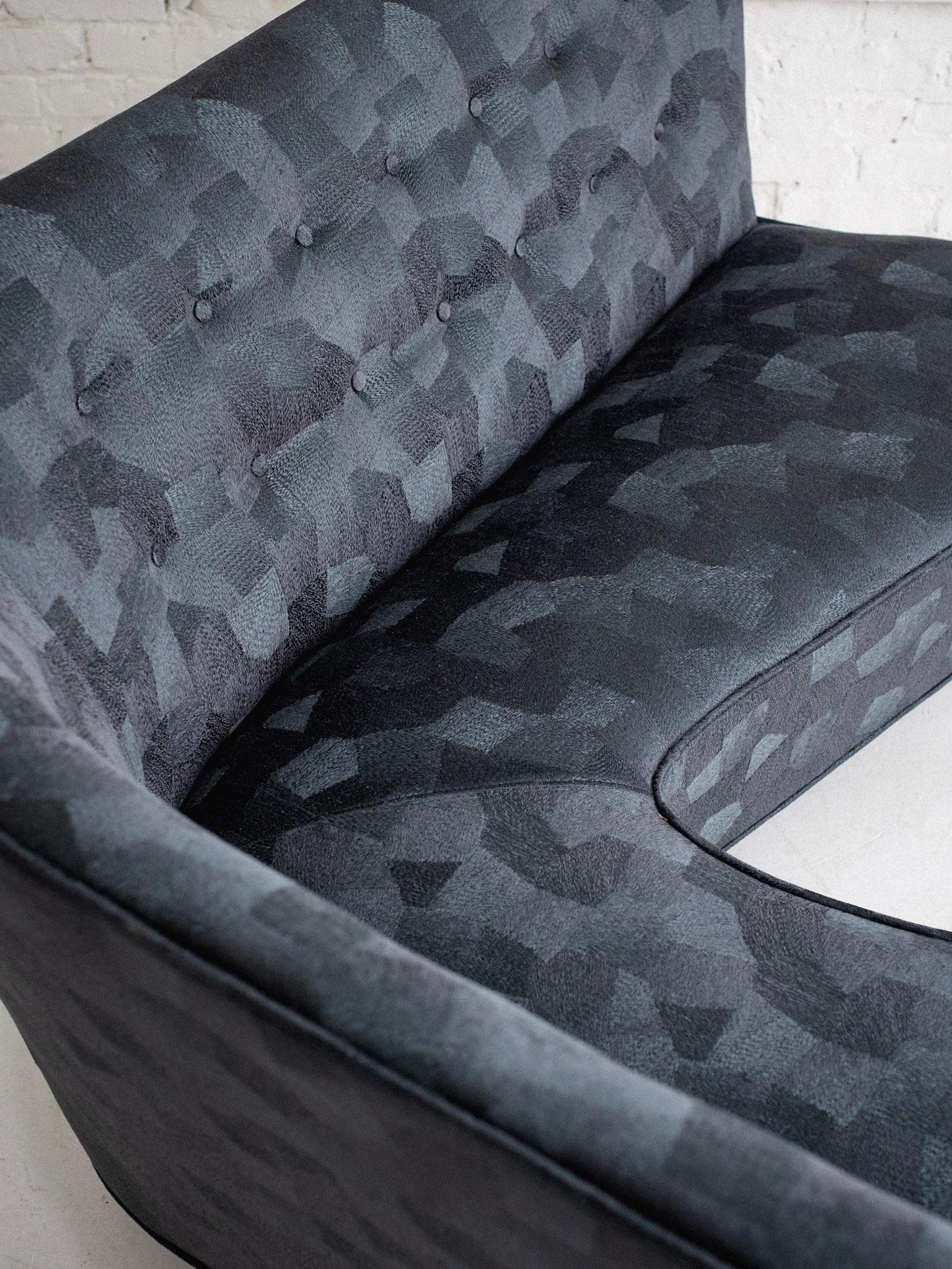 Canapé d'angle Isa Bergamo en tissu brodé bleu en vente 2