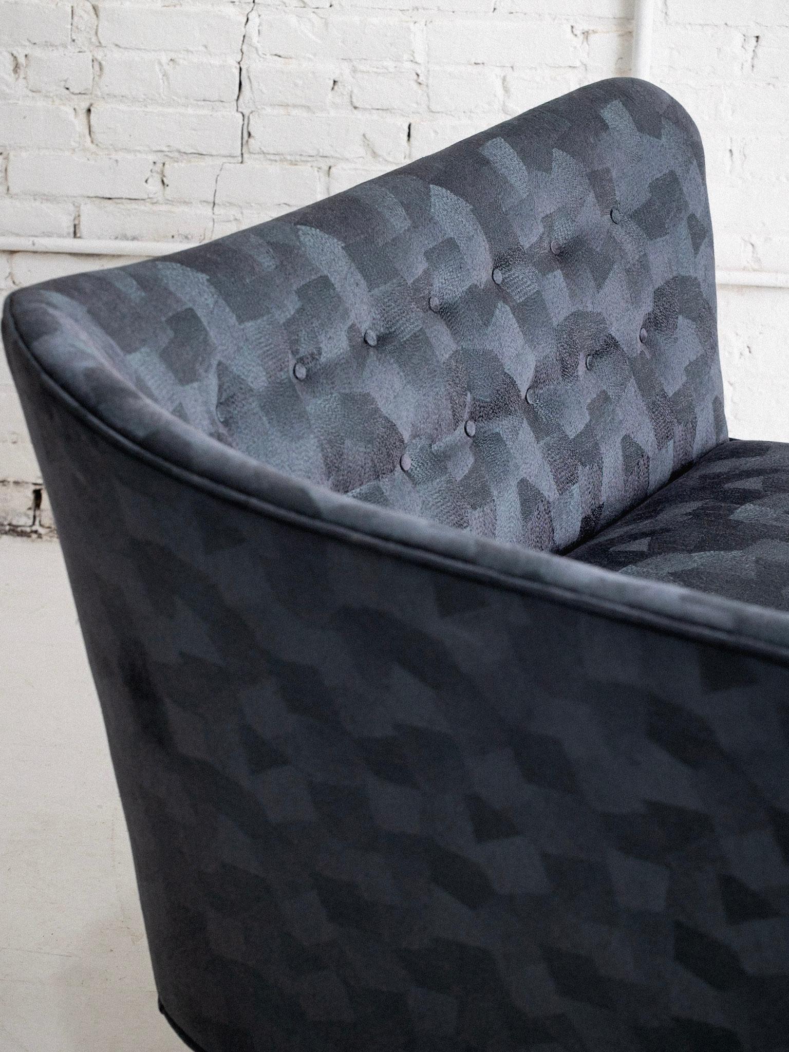 Milieu du XXe siècle Canapé d'angle Isa Bergamo en tissu brodé bleu en vente