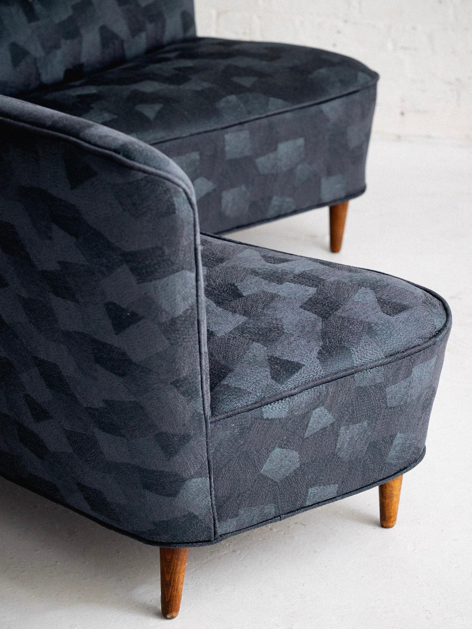Tissu d'ameublement Canapé d'angle Isa Bergamo en tissu brodé bleu en vente