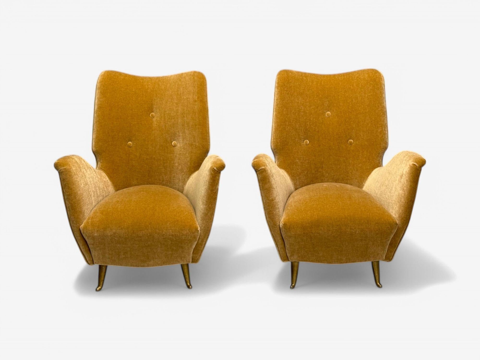 ISA Bergamo, Italian Mid-Century, Bronze, Camel Mohair, Lounge Chairs, 1950s

Pair of modernist lounge chairs designed and produced by ISA Bergamo in the middle of the 20th century. Each example features an organic form upper with soft lines and