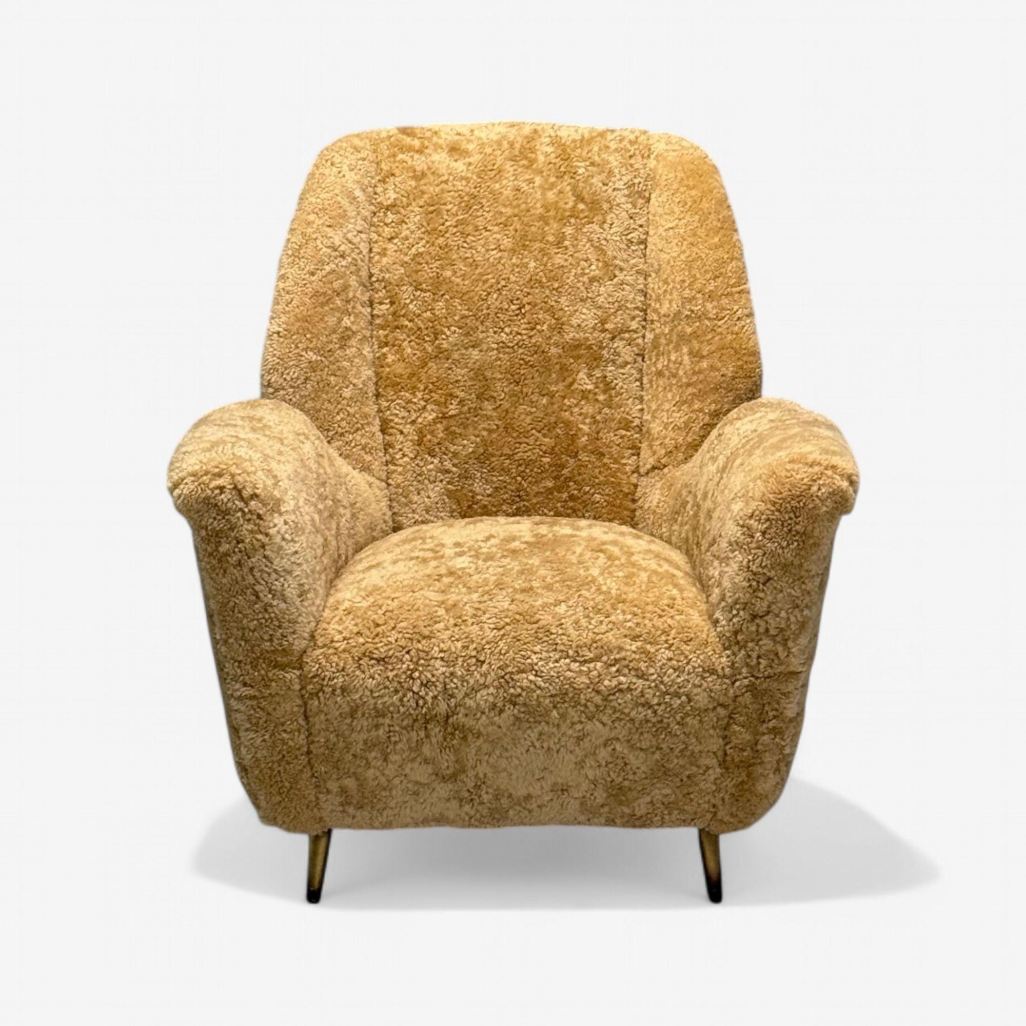 Mid-Century moderno ISA Bergamo, Sedia da salotto italiana Mid-Century Modern, Ottone, Shearling, anni '50