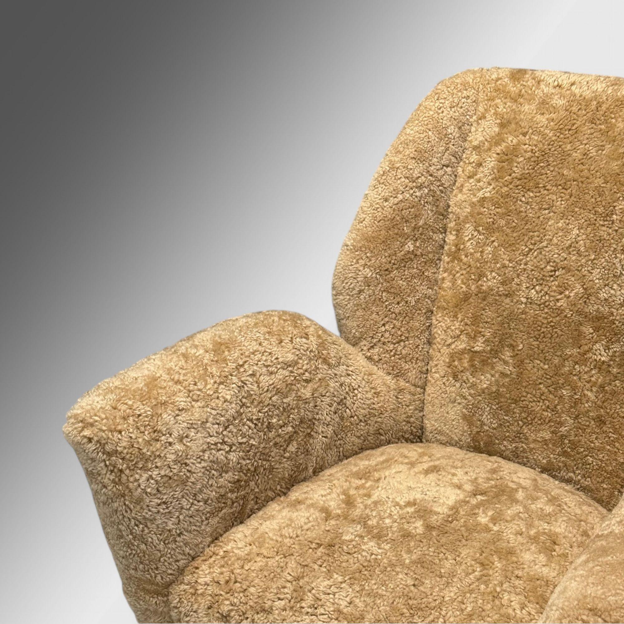 ISA Bergamo, Sedia da salotto italiana Mid-Century Modern, Ottone, Shearling, anni '50 In condizioni buone a Manhasset, NY