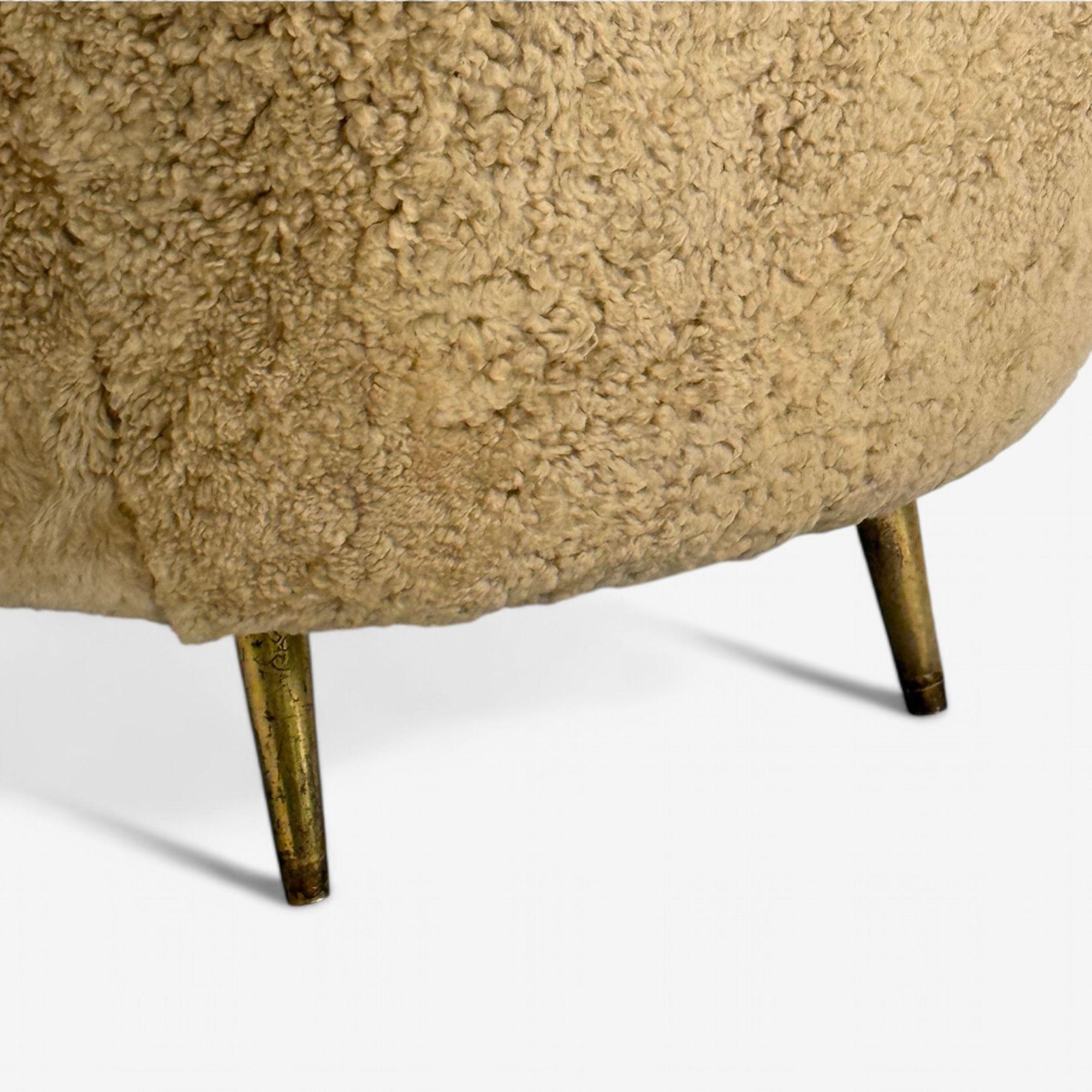ISA Bergamo, Sedia da salotto italiana Mid-Century Modern, Ottone, Shearling, anni '50 3