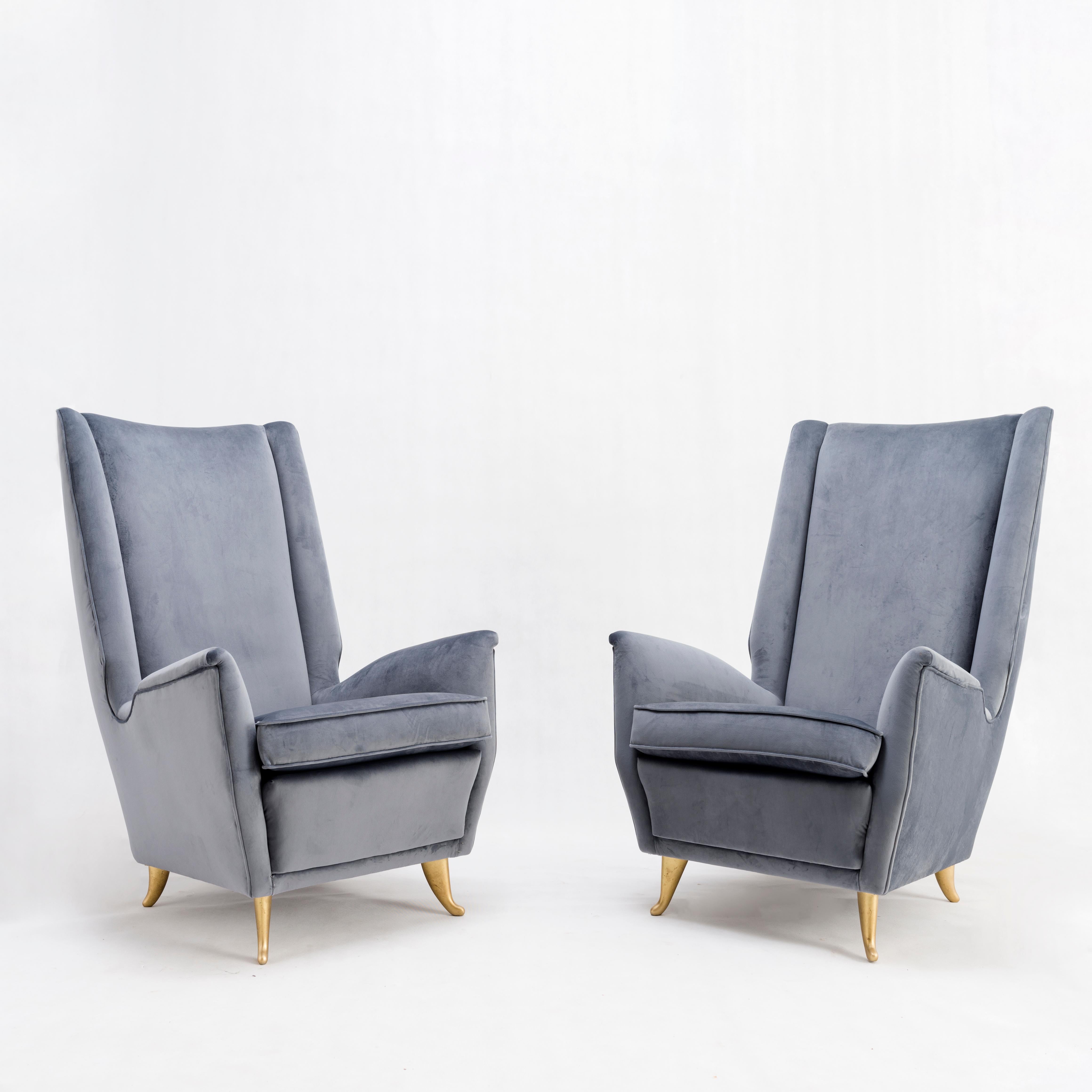 Isa Bergamo
Pair of armchairs
Gold-painted metal, velvet
Italy, circa 1950.

ISA Bergamo was a high quality manufacturer who worked among many others for Gio Ponti.