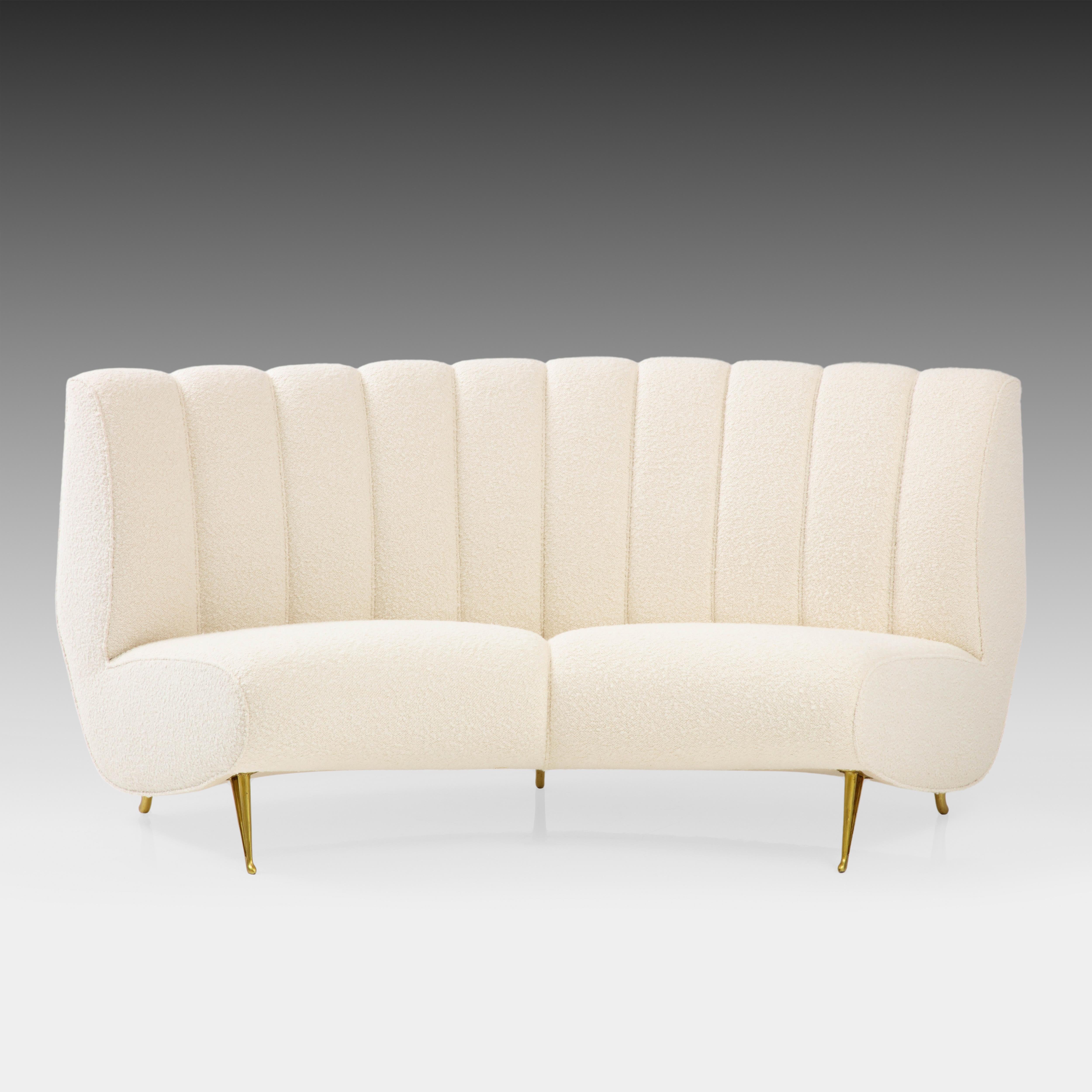 ISA Bergamo exquisite channel back curved settee with gilt metal legs in ivory bouclé, Italy, 1950s. This elegant settee has gentle curves throughout including its channel back, seat, and signature cutout gilt metal front legs and saber back legs