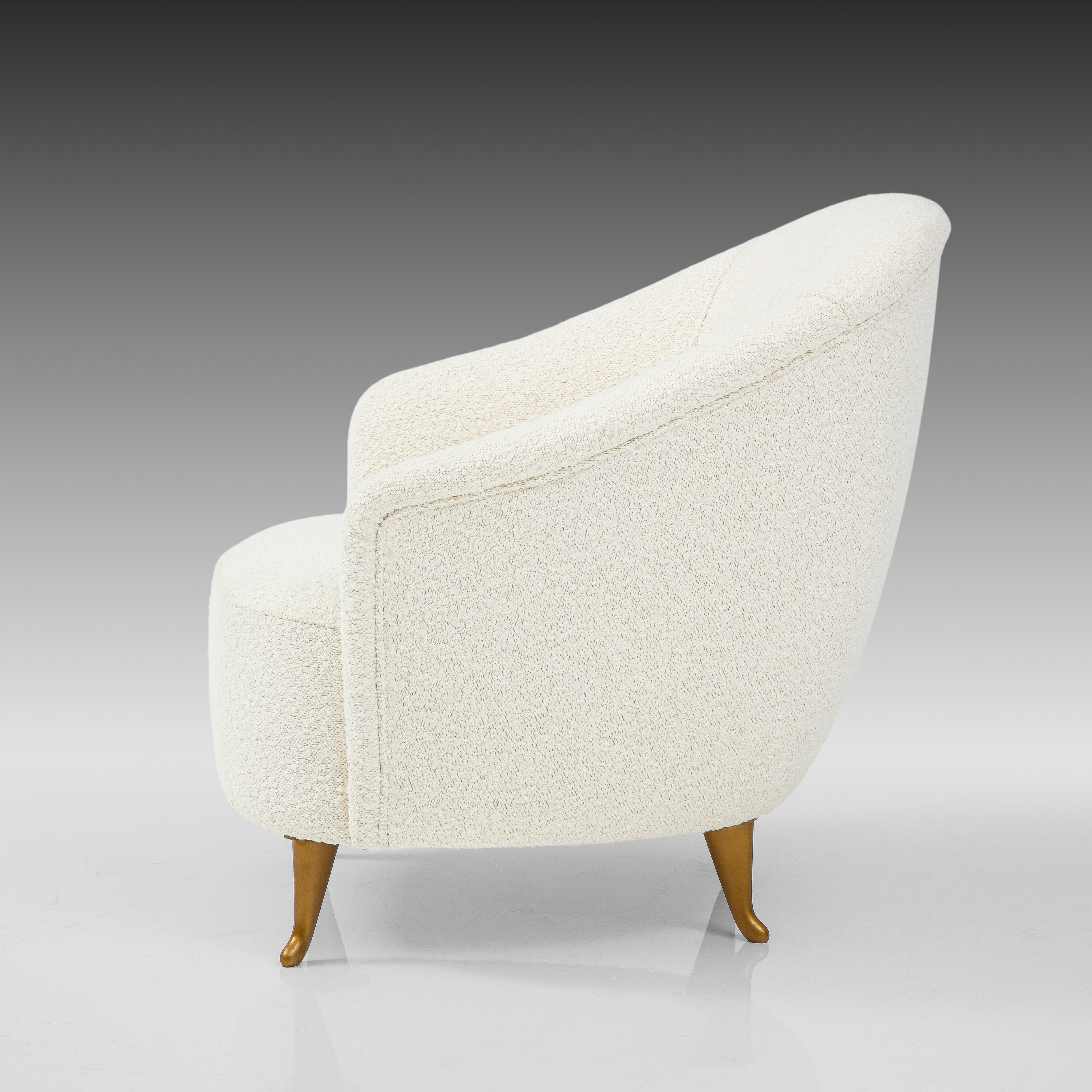 ISA Bergamo Rare Pair of Armchairs in Ivory Bouclé with Matching Ottomans, 1950s In Good Condition In New York, NY