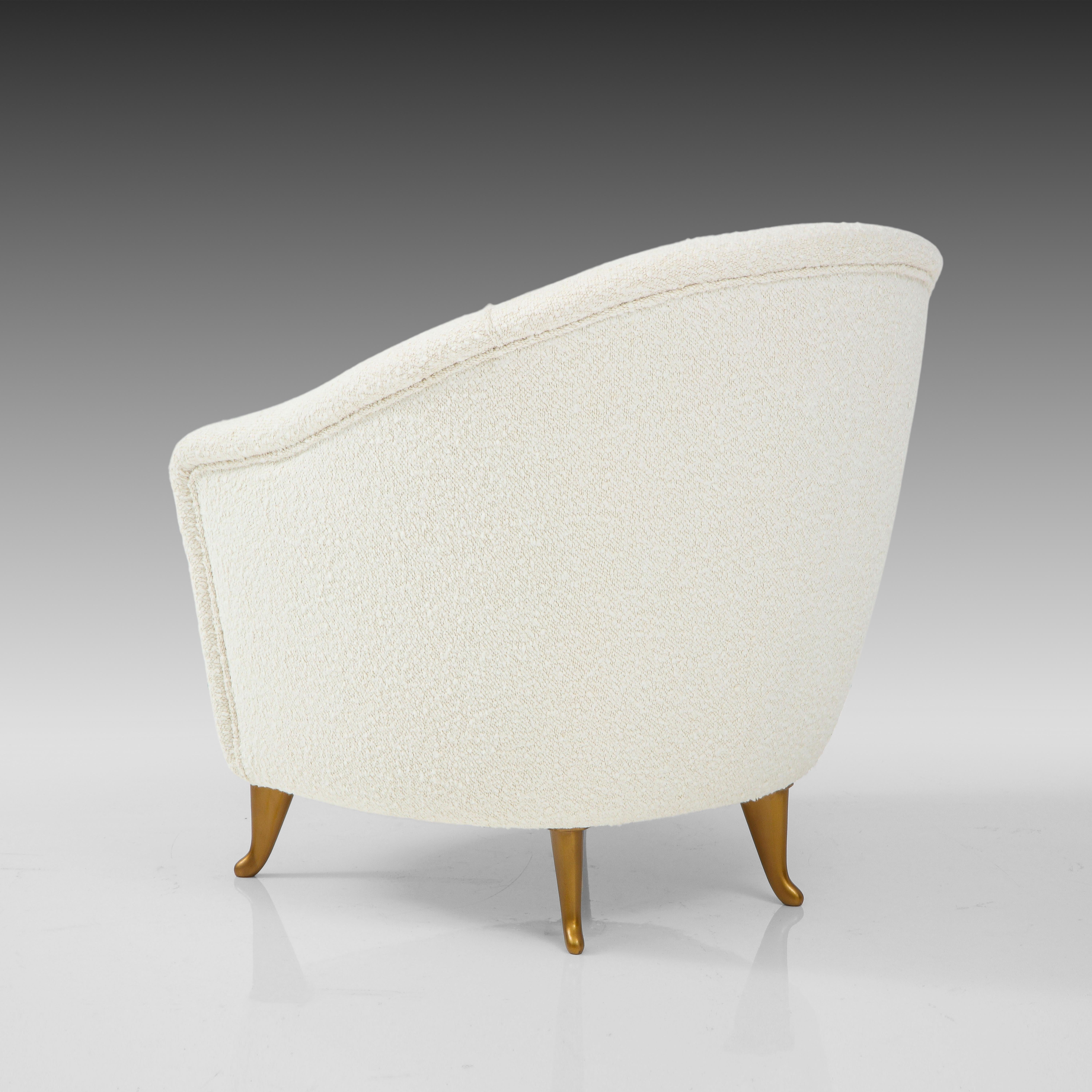 Mid-20th Century ISA Bergamo Rare Pair of Armchairs in Ivory Bouclé with Matching Ottomans, 1950s