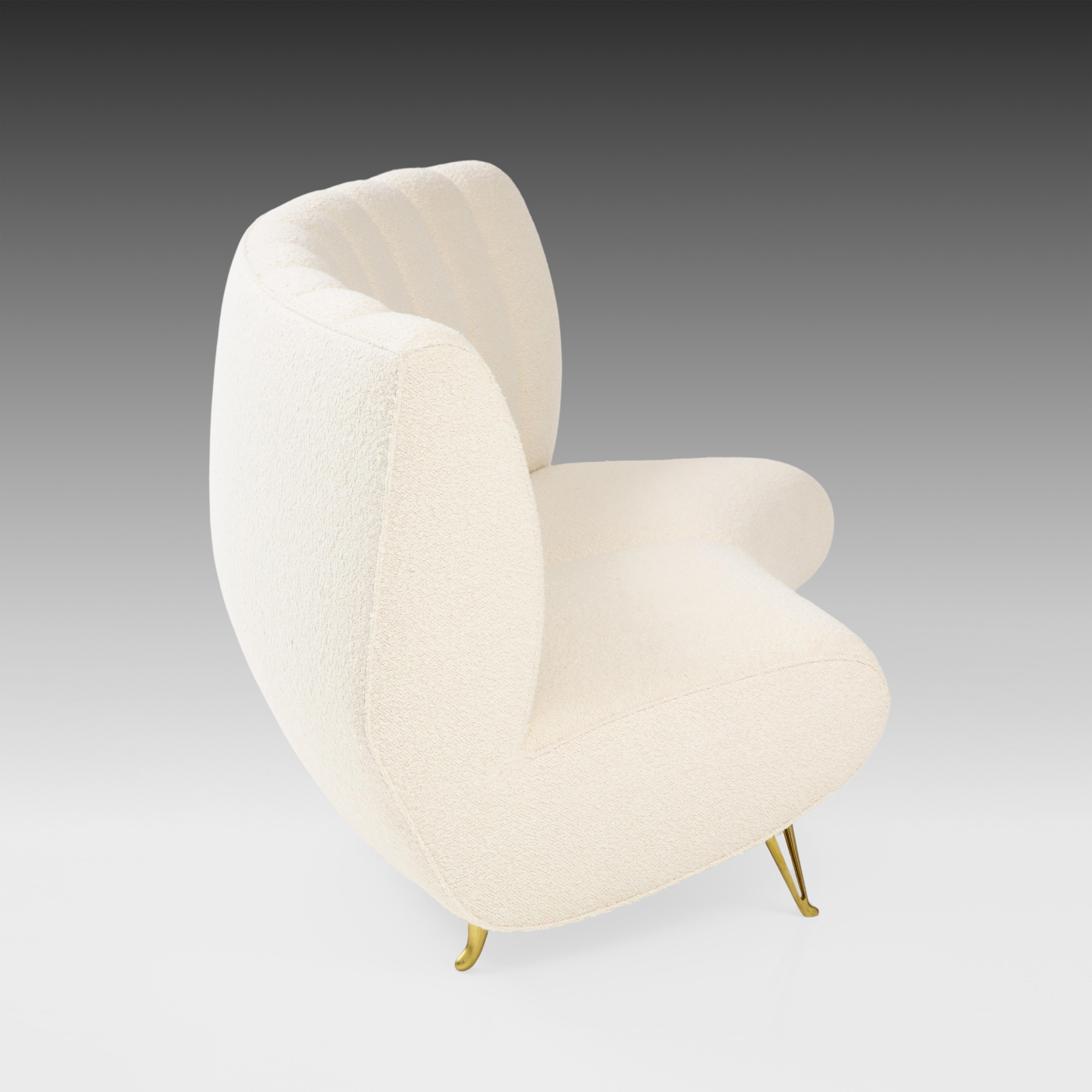 ISA Bergamo Rare Set of Curved Settee and Pair of Lounge Chairs in Ivory Bouclé For Sale 4