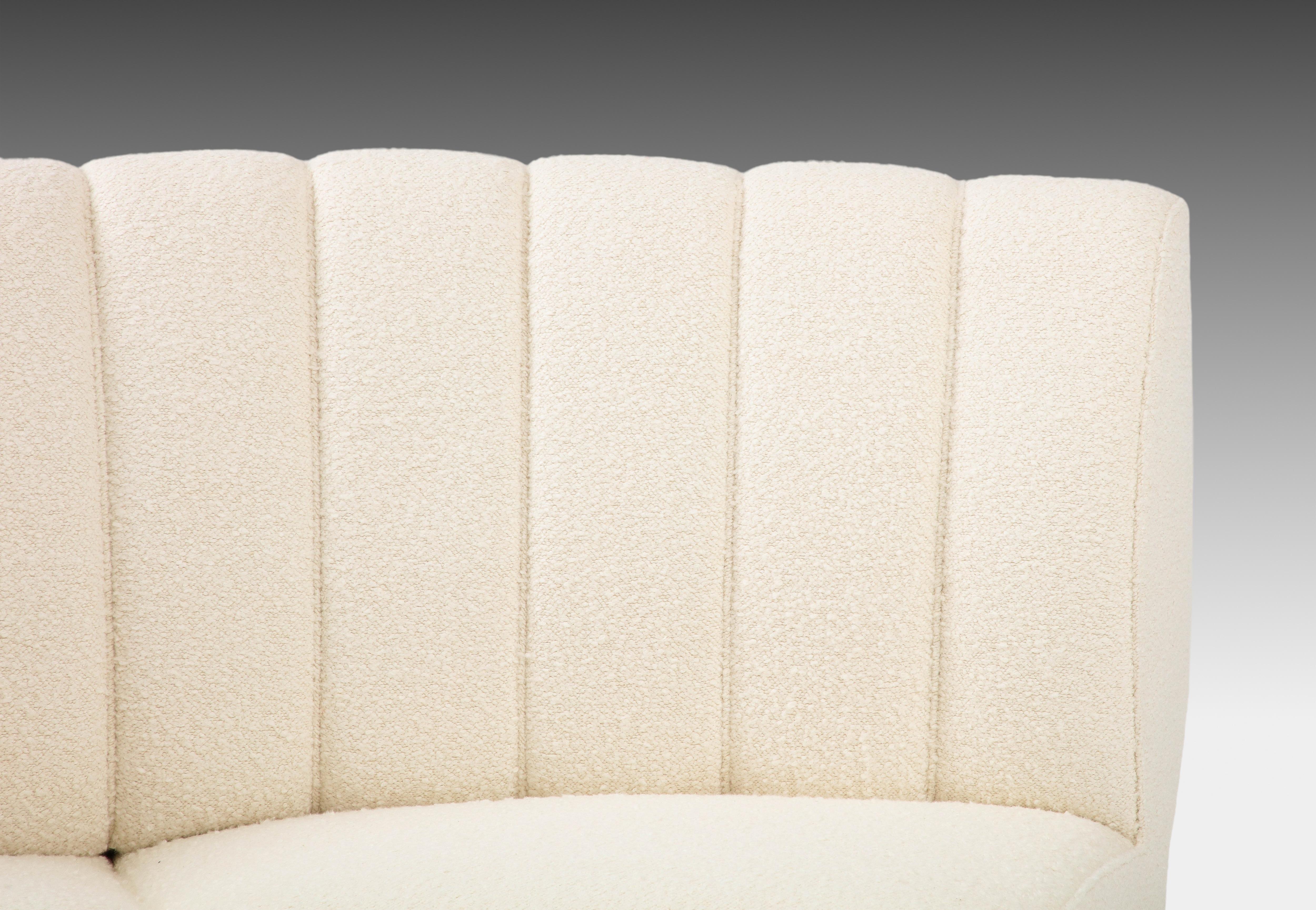 ISA Bergamo Rare Set of Curved Settee and Pair of Lounge Chairs in Ivory Bouclé For Sale 5