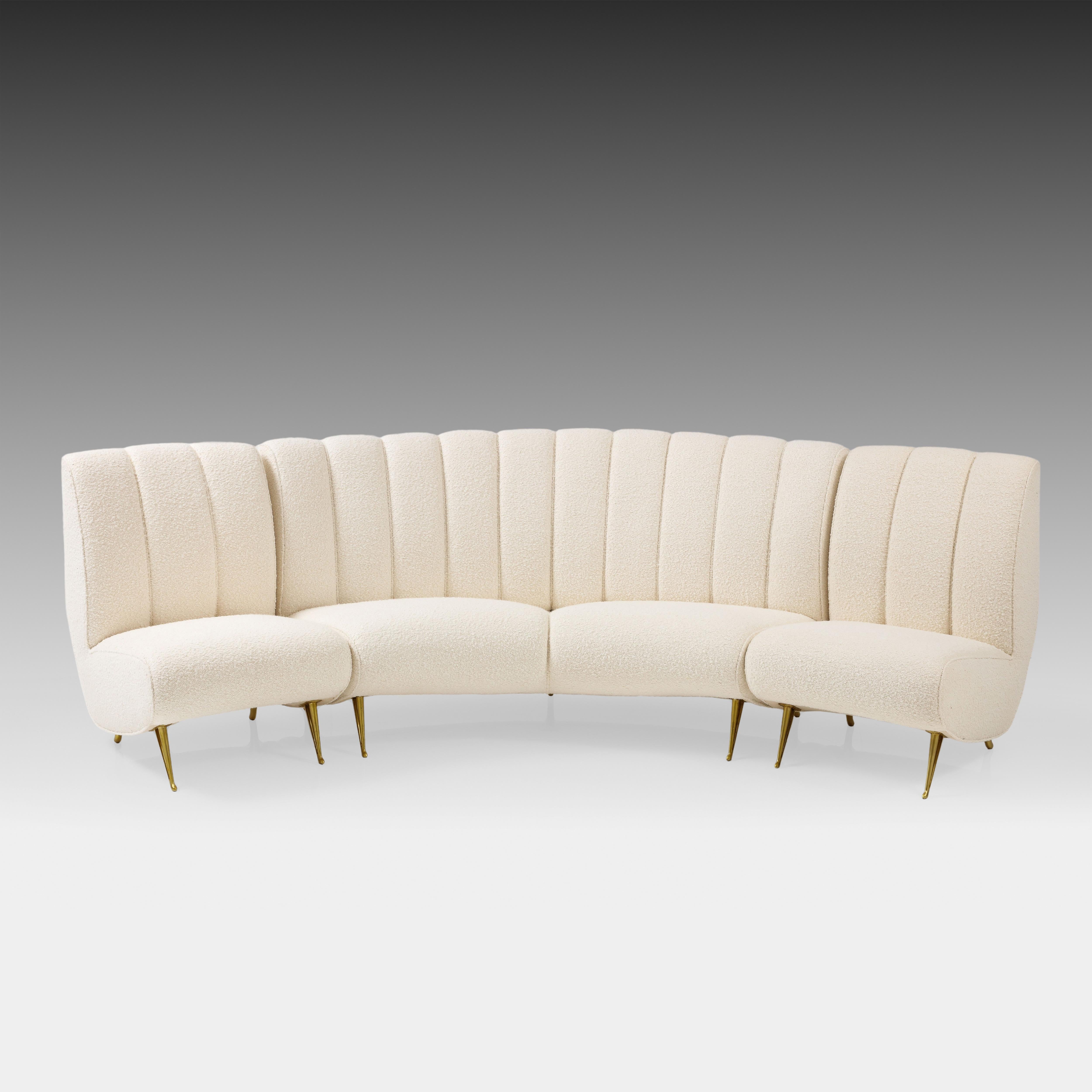 Mid-Century Modern ISA Bergamo - Rare ensemble de canapé courbe et paire de chaises longues en bouclé ivoire en vente