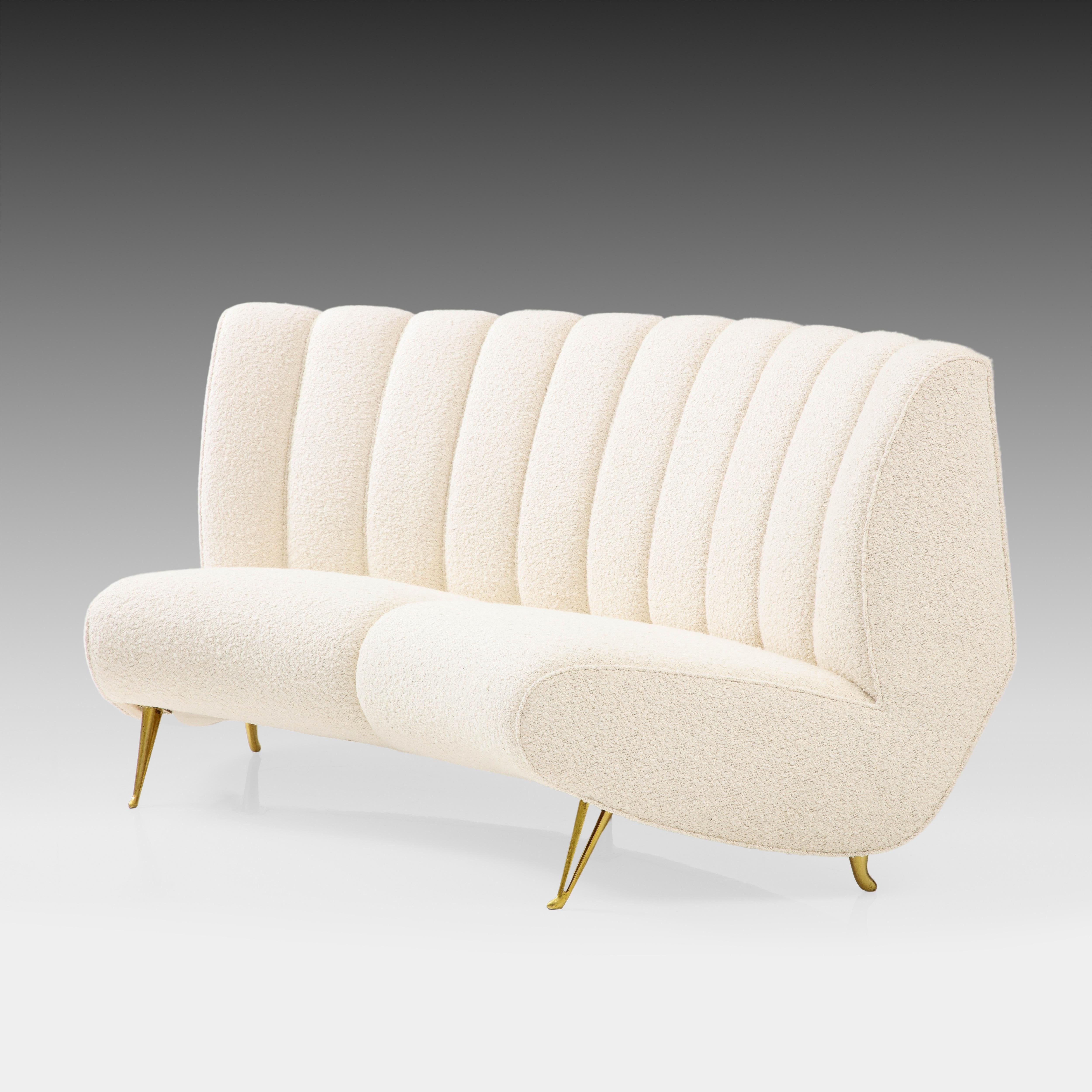 Métal ISA Bergamo - Rare ensemble de canapé courbe et paire de chaises longues en bouclé ivoire en vente