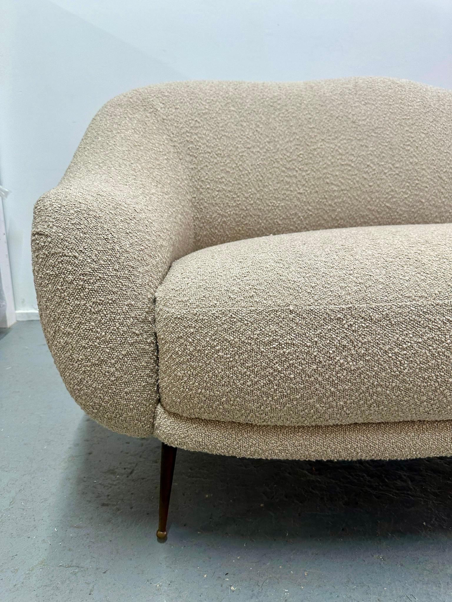 Canapé sculpté ISA Bergamo, Italie, années 1950 en vente 2