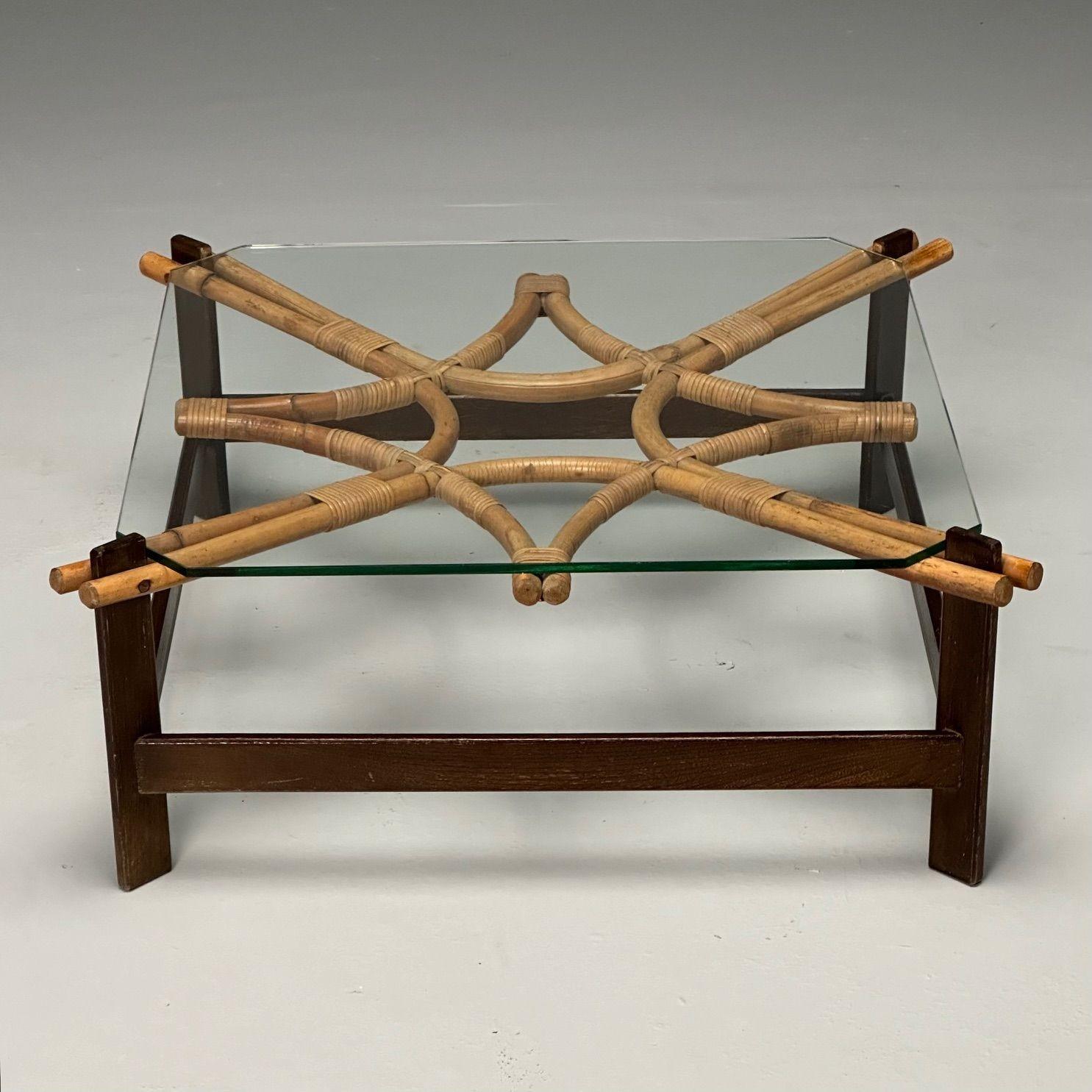 ISA, Italienischer quadratischer Mid-Century-Modern-Couchtisch, Holz, Bambus, Schilfrohr, 1980er Jahre

Modernistischer Couchtisch aus Bambus, entworfen und hergestellt von ISA, Ponte San Pietro, um 1980. Bei diesem Exemplar ist der Rahmen aus