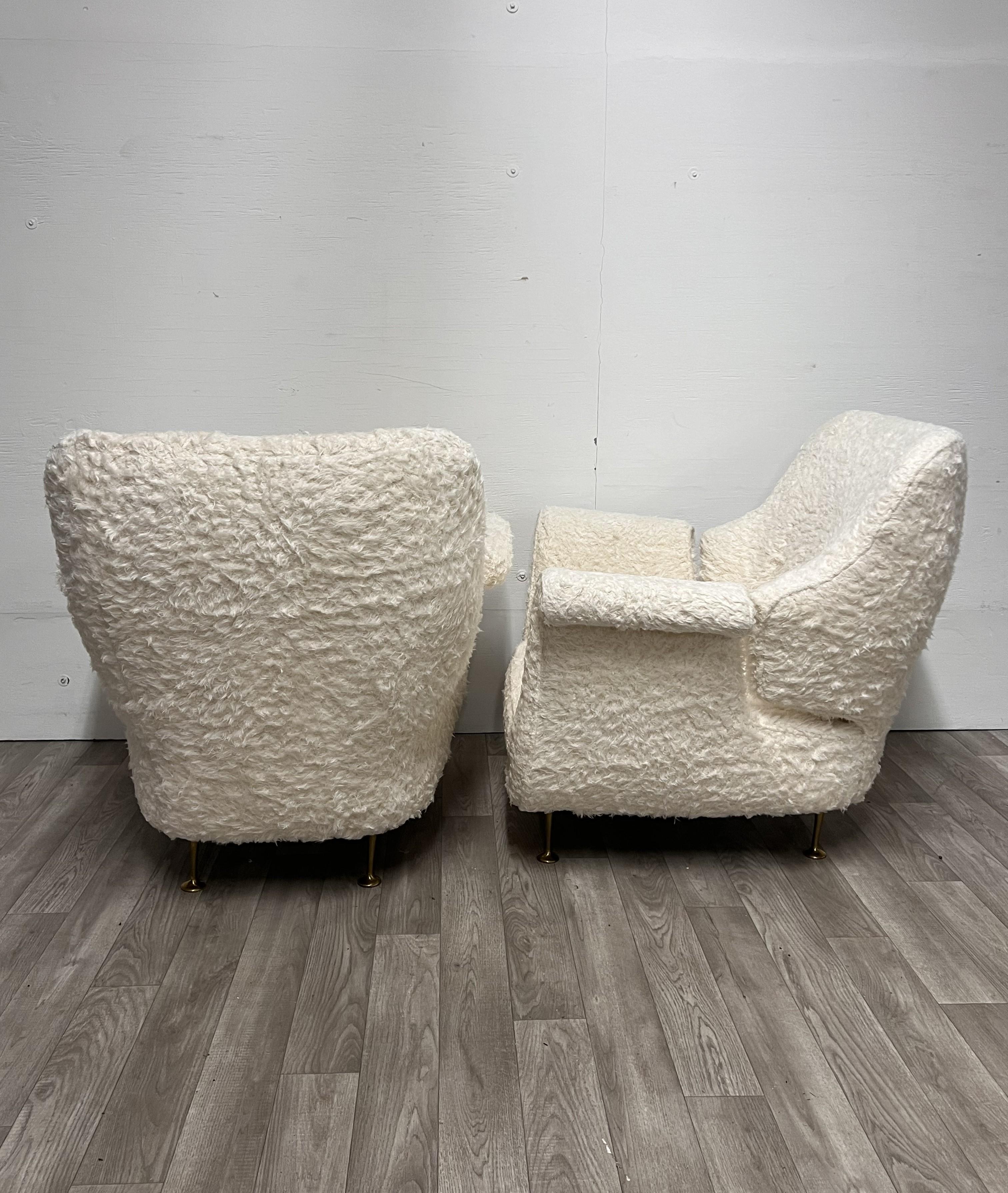 Un par de tumbonas ISA Bergamo completamente retapizadas.
Bonito y elegante
Las patas se pueden cambiar si prefieres una altura de asiento mayor 