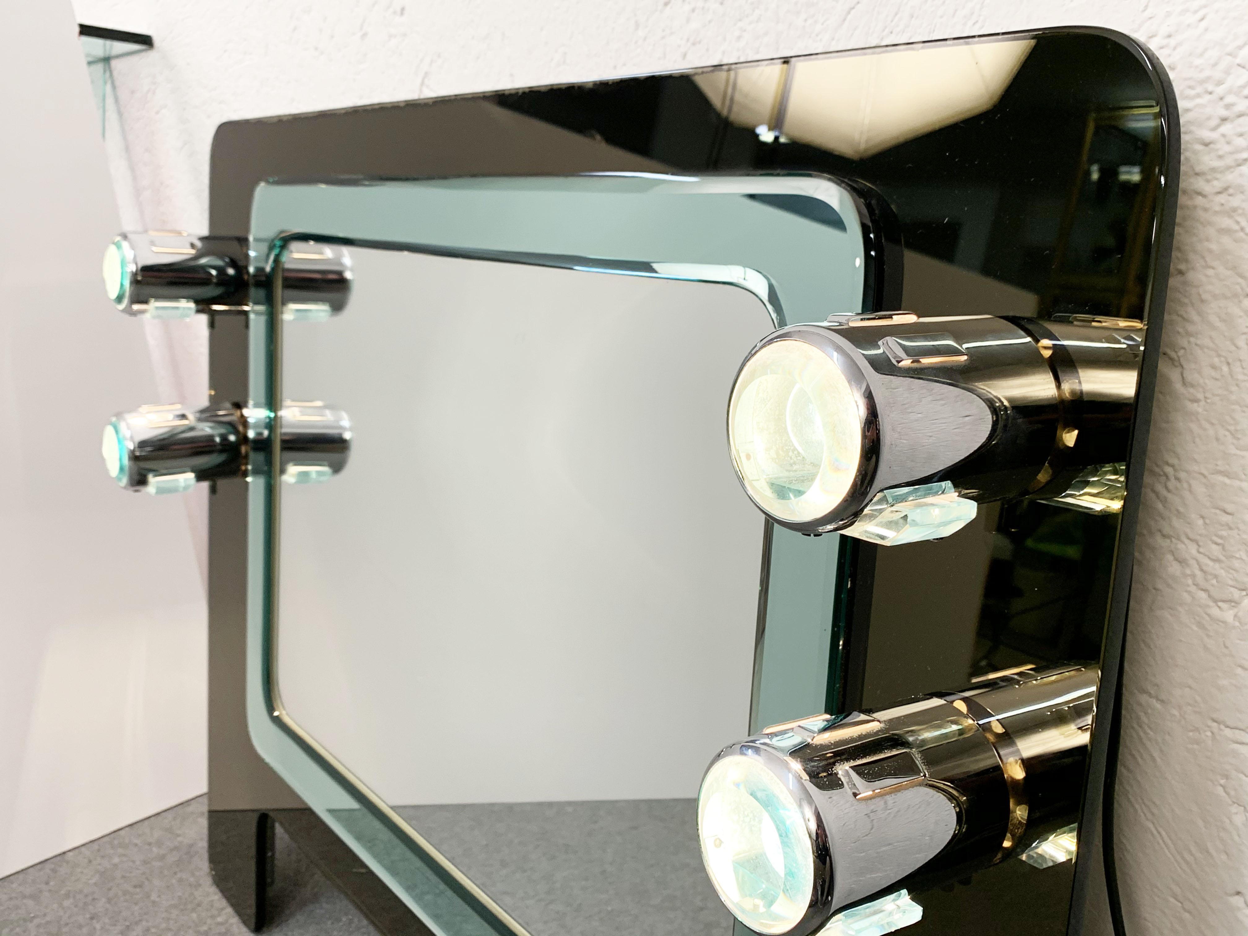 ISA Italienischer beleuchteter Wandspiegel aus Glas und Chrom aus der Jahrhundertmitte:: 1970er Jahre (Moderne der Mitte des Jahrhunderts) im Angebot