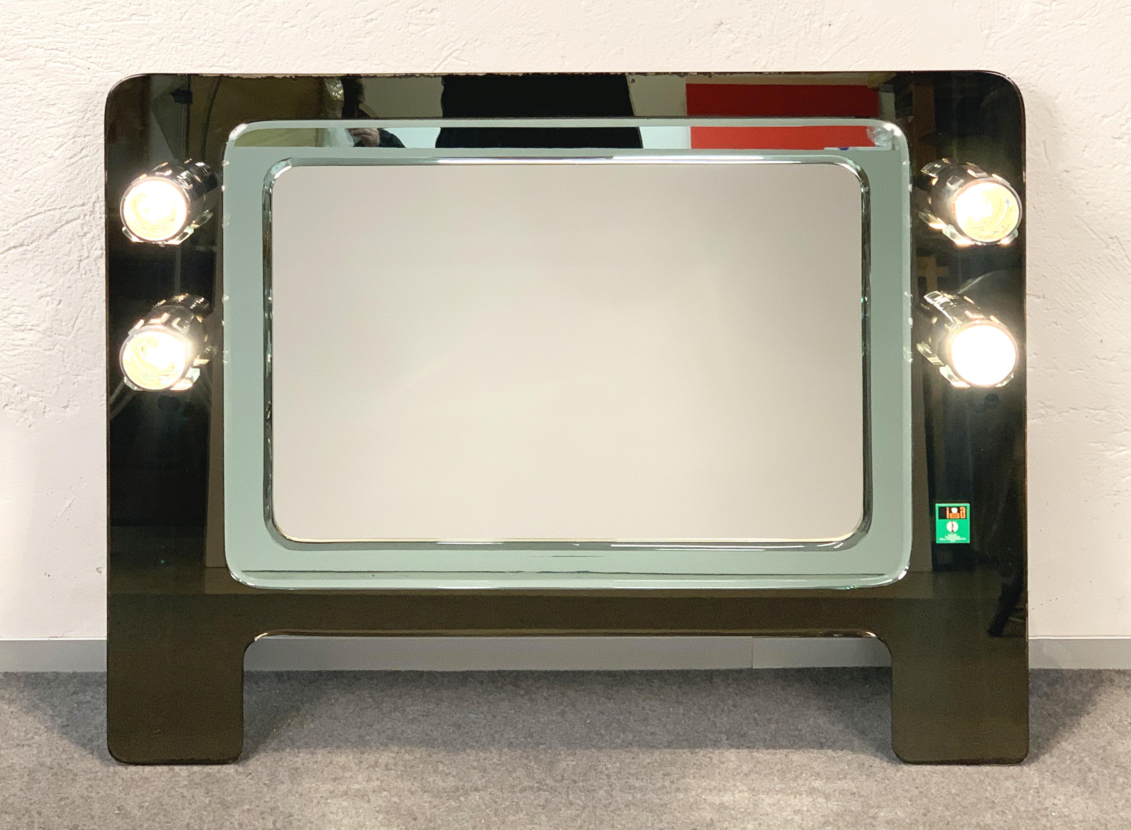 ISA Midcentury Glass and Chrome Italian Illuminated Wall Mirror, 1970s In Good Condition For Sale In Roma, IT