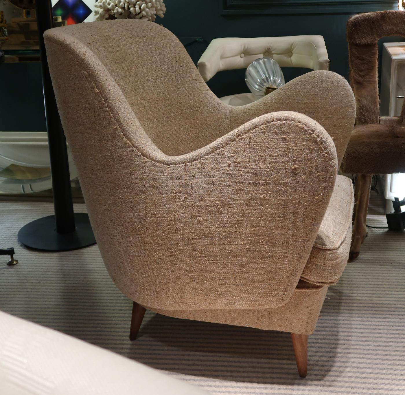 ISA, Pair of Beige Indian Silk and Wood Legs Midcentury Italian Armchairs, 1950 For Sale 4
