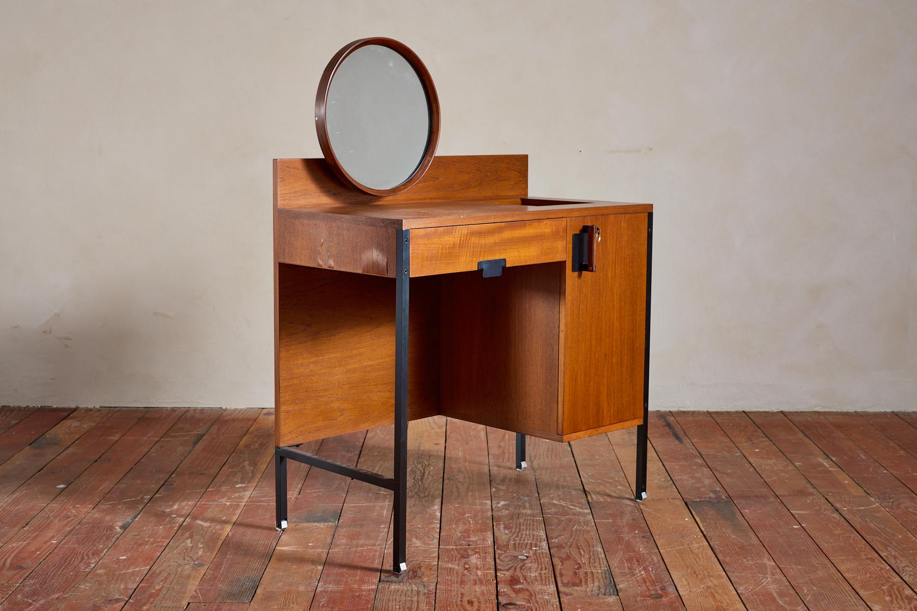 Ico Parisi Vanity / Dressing table and bedside cabinet for M.I.M For Sale 4