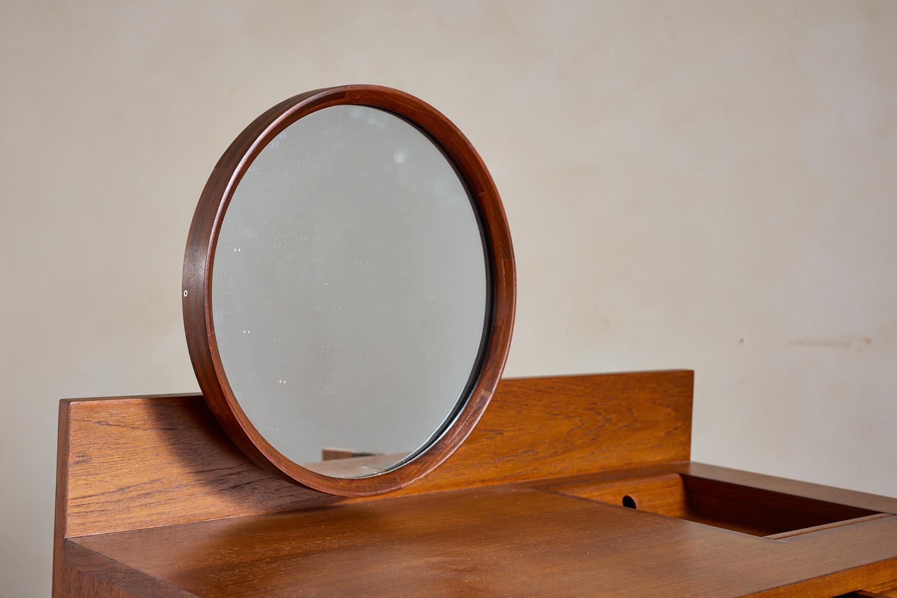 Ico Parisi Vanity / Dressing table and bedside cabinet for M.I.M For Sale 6