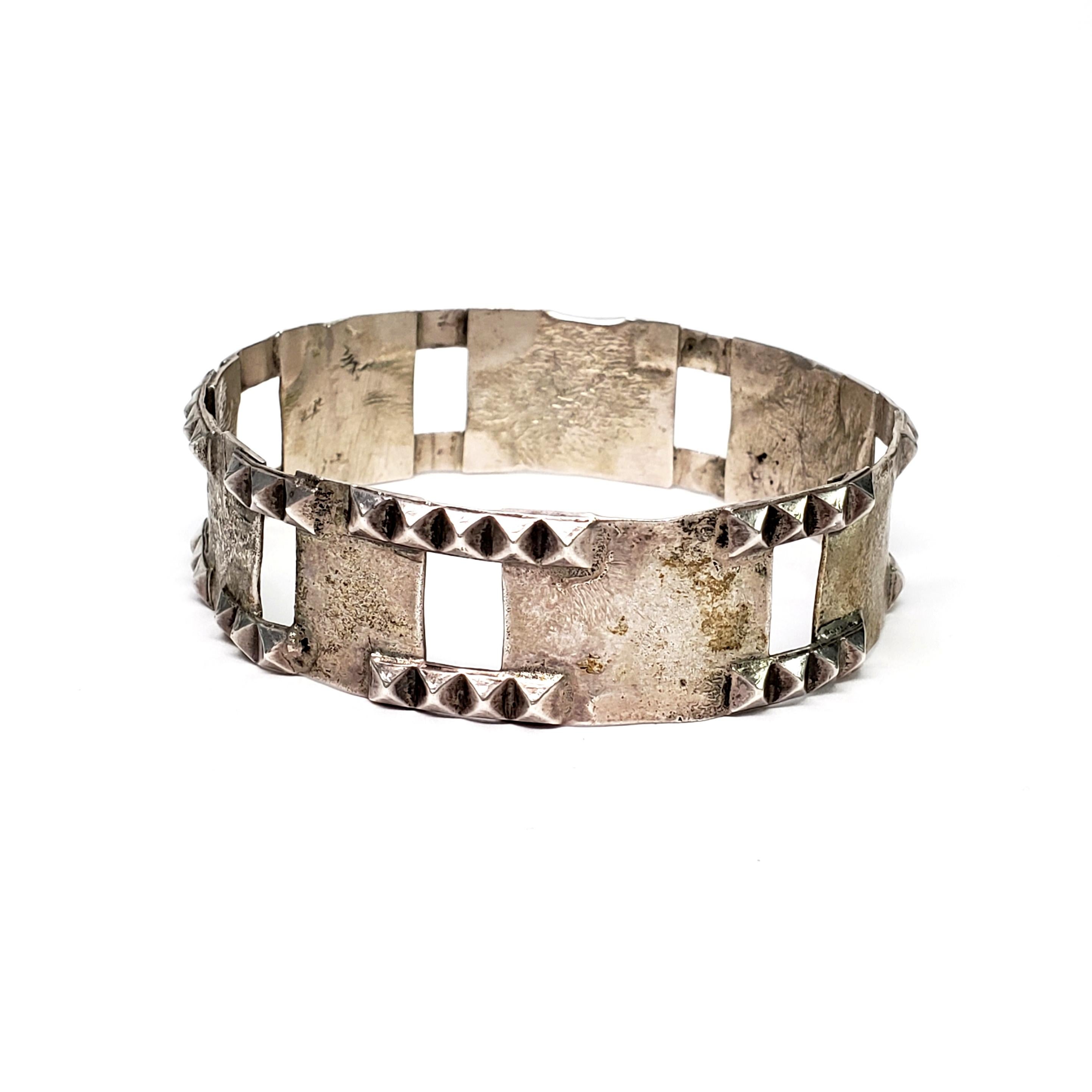 Isaac Cohen of Sweden Sterling Silver Modernist Bangle Bracelet In Good Condition For Sale In Washington Depot, CT