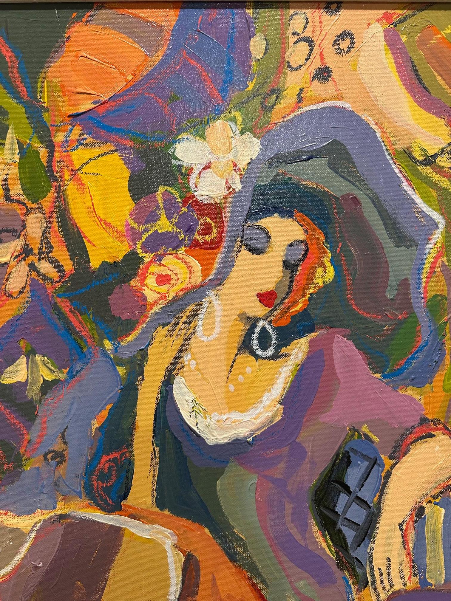 Magnifique acrylique sur toile d'Isaac Maimon représentant deux dames à la mode, jambes croisées, assises dans un café avec des parapluies. 

Les dames parisiennes, les scènes de café et les couleurs éclatantes de Maimon font de lui un artiste