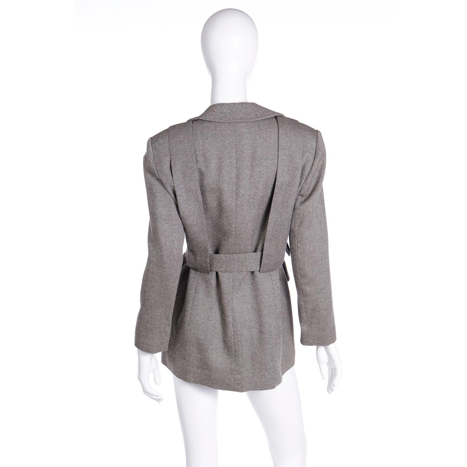 Isaac Mizrahi F/W 1994 Runway Vintage Ceinture  Veste en laine noire et ivoire avec plis en vente 2