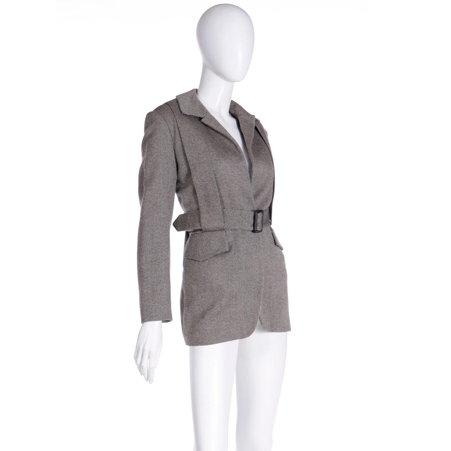 Isaac Mizrahi F/W 1994 Runway Vintage Ceinture  Veste en laine noire et ivoire avec plis en vente 3