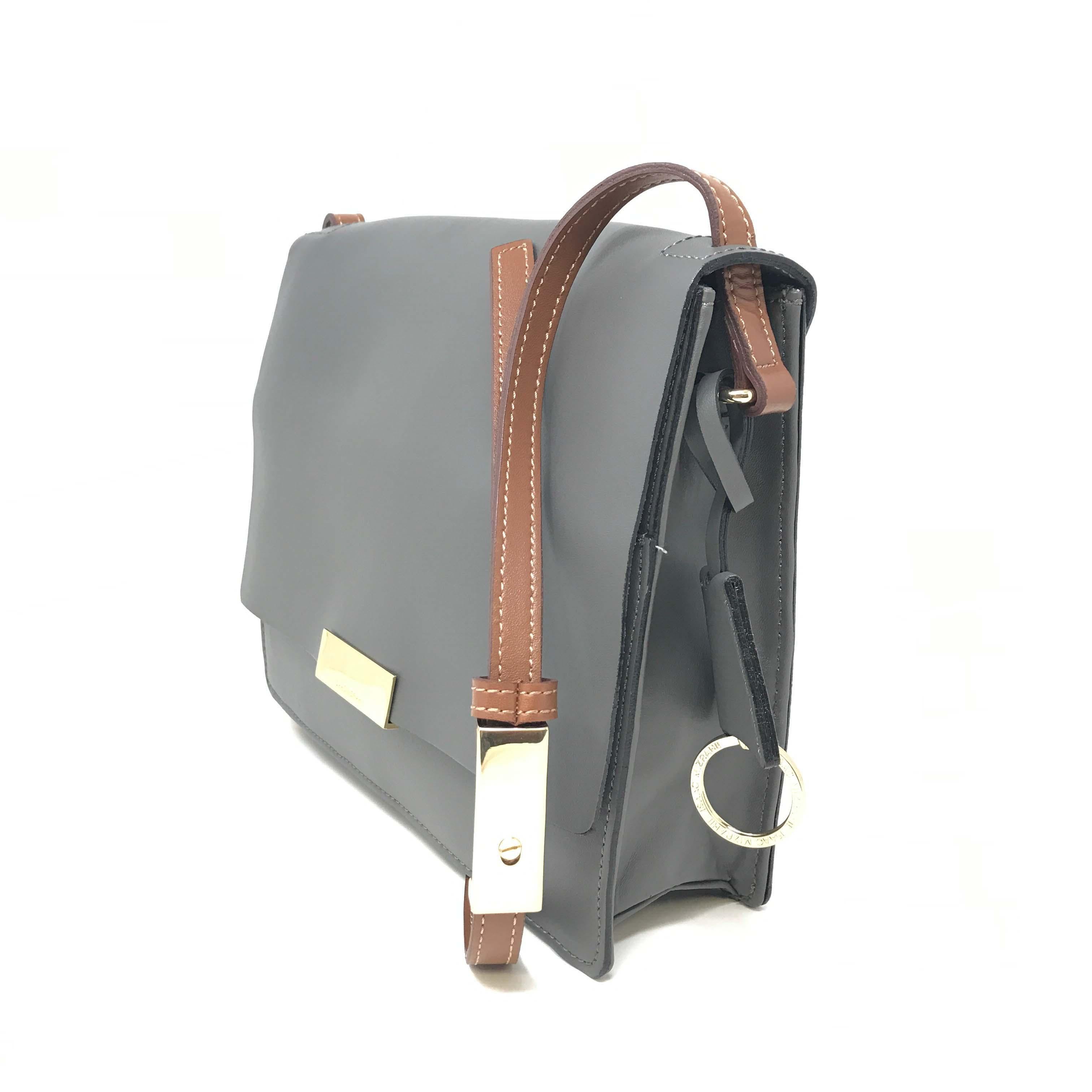 This 100% authentic Isaac Mizrahi Live! A271225 smoke color whitney leather shoulde bag is a new and does not come with box and papers. It's in excellent condition. 
Details:
Brand	Isaac Mizrahi
Strap