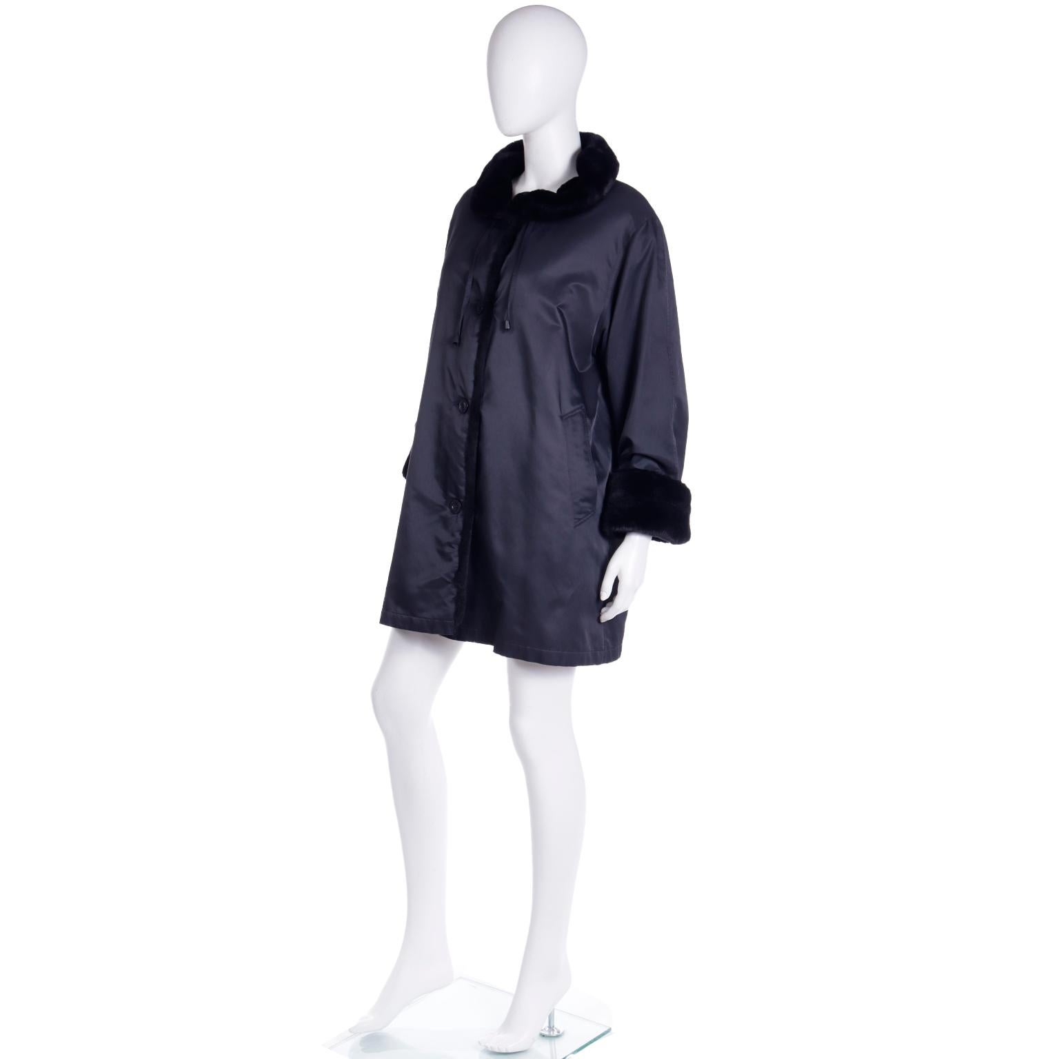 Isaac Mizrahi Vintage 1990s Faux Fur Lined Black Coat All Weather Rain Jacket In Excellent Condition For Sale In Portland, OR