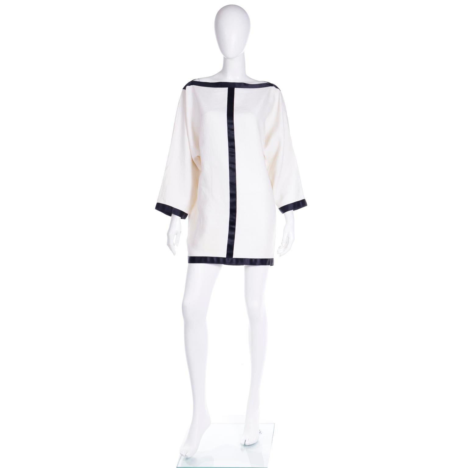Isaac Mizrahi Vintage S/S 1990 White LInen Bateau Neckline Runway Dress In Good Condition For Sale In Portland, OR