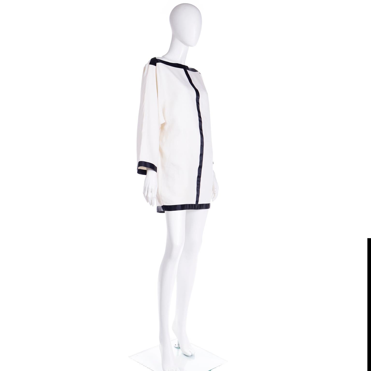 Women's Isaac Mizrahi Vintage S/S 1990 White LInen Bateau Neckline Runway Dress For Sale