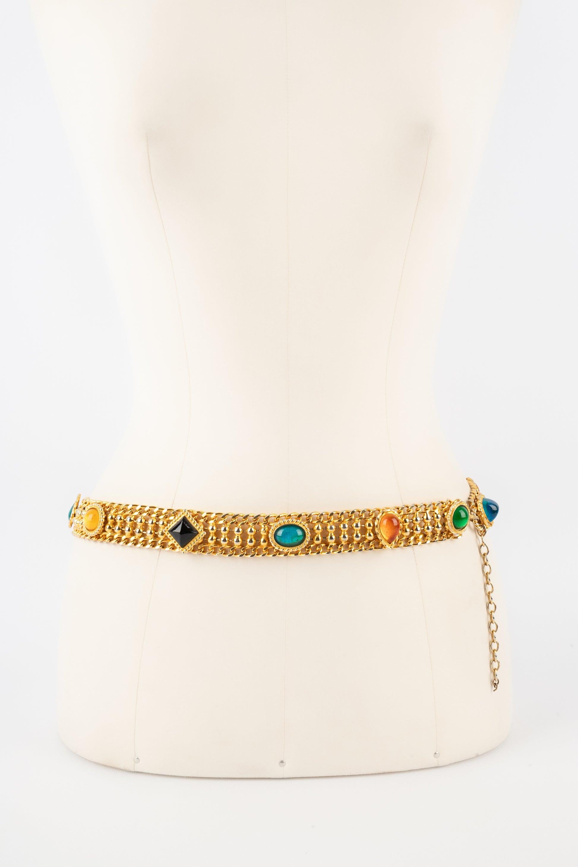Isabel Canovas - Golden metal chain belt with multicolored glass paste cabochons.

Additional information:
Condition: Good condition
Dimensions: Length: from 77 cm to 87 cm

Seller Reference: ACC167
